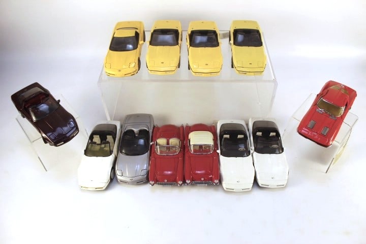 Lot of 12 Assorted 1:24 Scale Diecast Cars: Lot of 12 Assorted 1:24 Scale Diecast Cars. Mostly Franklin and Danbury Mint. Including 1986 Corvette, 1988 Corvette, 1963 Corvette, 1998 Corvette and More. Full Disclosure - Most Cars in this sale ar