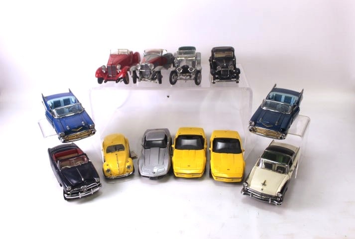 Lot of 12 Assorted 1:24 Scale Diecast Cars (1 of 17)