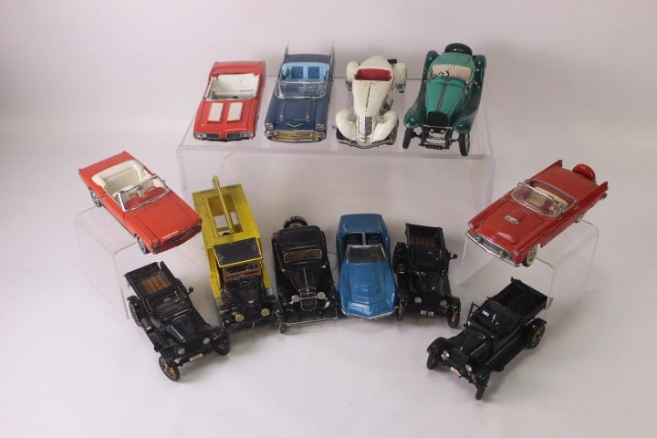Lot of 12 Assorted 1:24 Scale Diecast Cars (1 of 17)