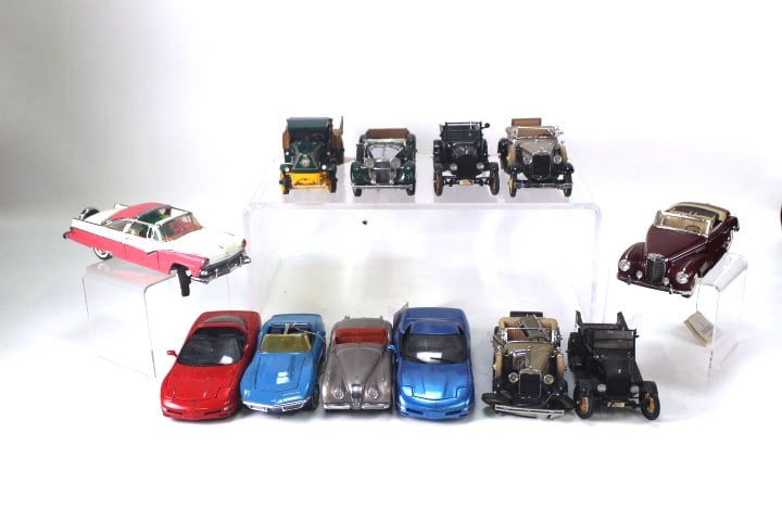 Lot of 12 Assorted 1:24 Scale Diecast Cars (1 of 17)