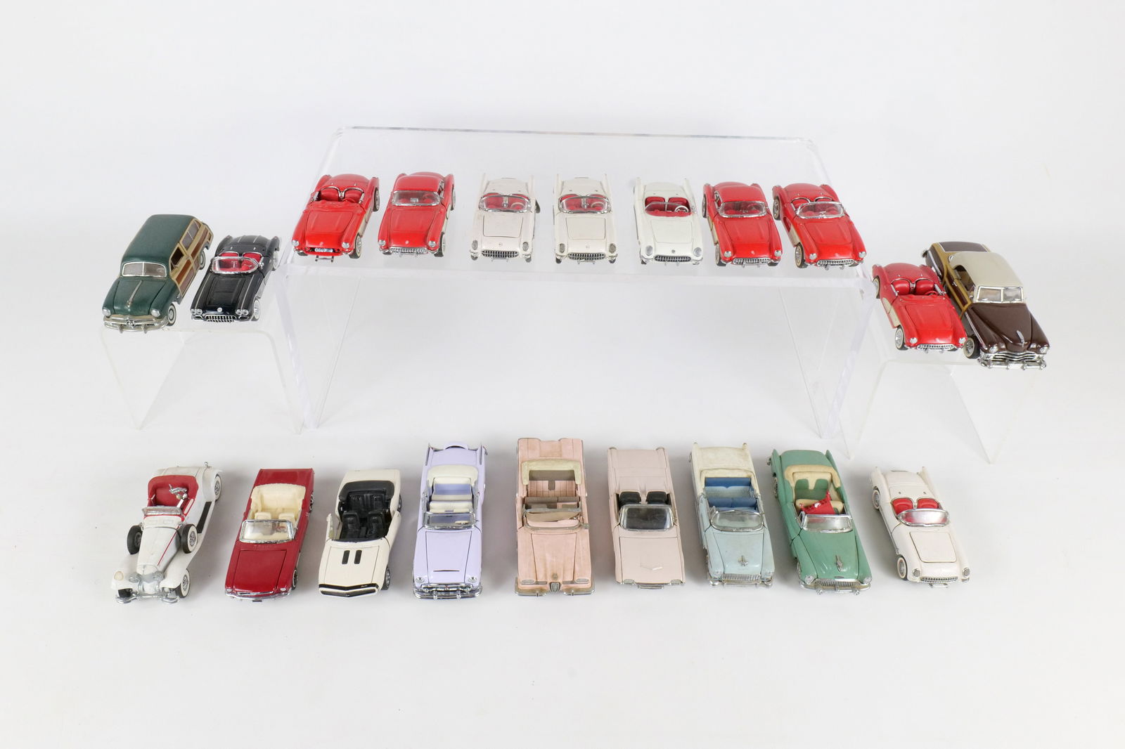 Lot of 20 Franklin Mint 1:43 Scale Diecast Cars: Lot of 20 Franklin Mint 1:43 Scale Diecast Cars. Including 1950 Ford Woody, 1953 Corvette, 1950 Chrysler Town & Country, 1953 Packard Caribbean, and More. Full Disclosure - Most Cars in this sale are