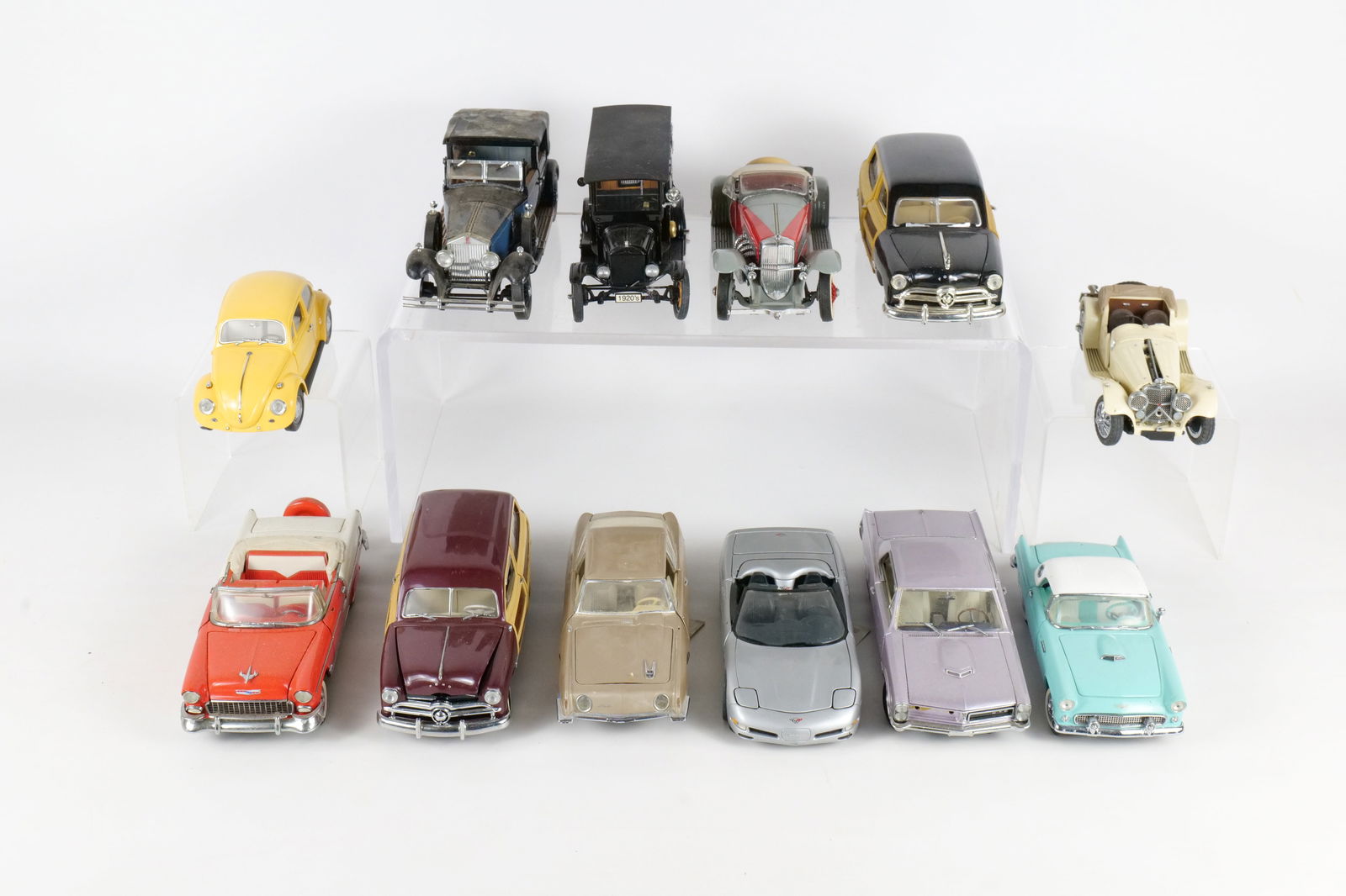 Lot of 12 Assorted 1:24 Scale Diecast Cars (1 of 19)