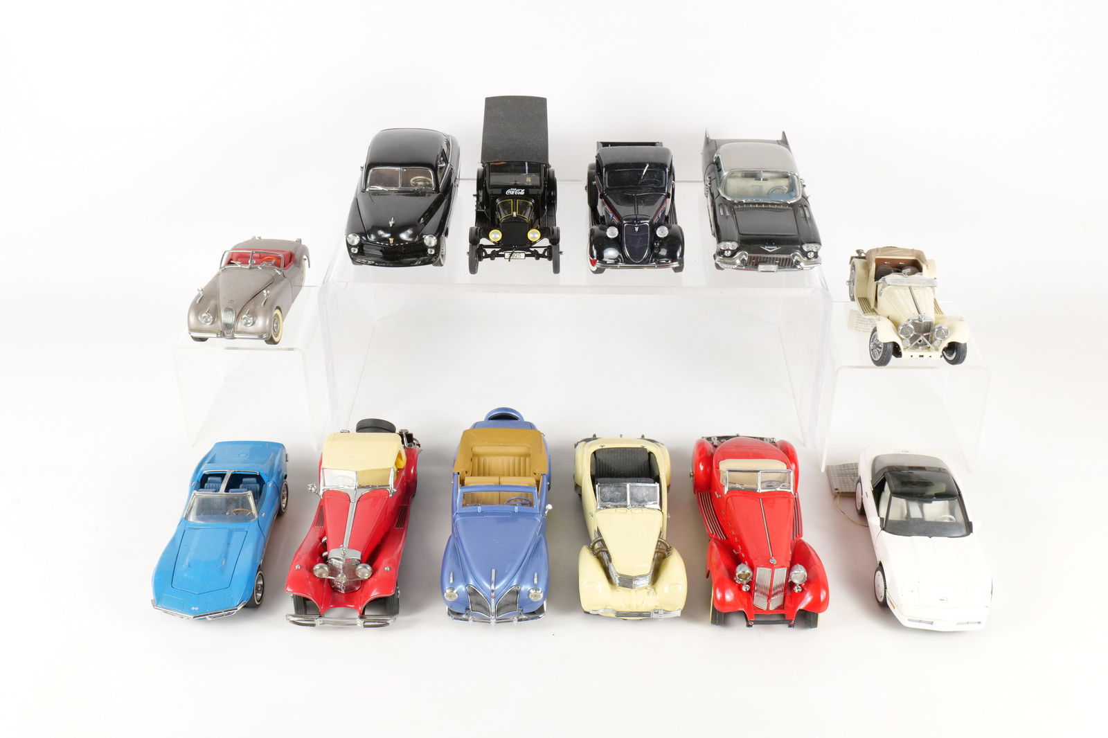 Lot of 12 Assorted 1:24 Scale Diecast Cars: Lot of 12 Assorted 1:24 Scale Diecast Cars. Mostly Franklin and Danbury Mint. Including 1941 Lincoln Continental, 1935 Ford Pick Up, 1968 Corvette, 1938 Jaguar SS 100, and More. Full Disclosure - Most