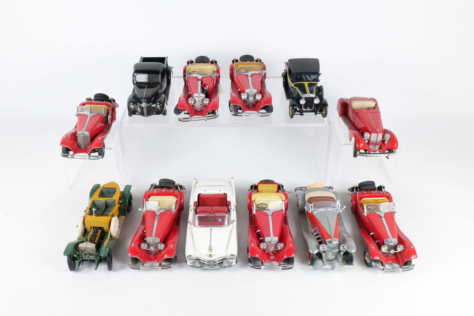 Lot of 12 Assorted 1:24 Scale Diecast Cars: Lot of 12 Assorted 1:24 Scale Diecast Cars. Mostly Franklin and Danbury Mint. Including 1929 Dodge Pick Up, 1935 Mercedes 500K Special, 1940 Ford Pick Up, 1914 Rolls-Royce and More. Full Disclosure -