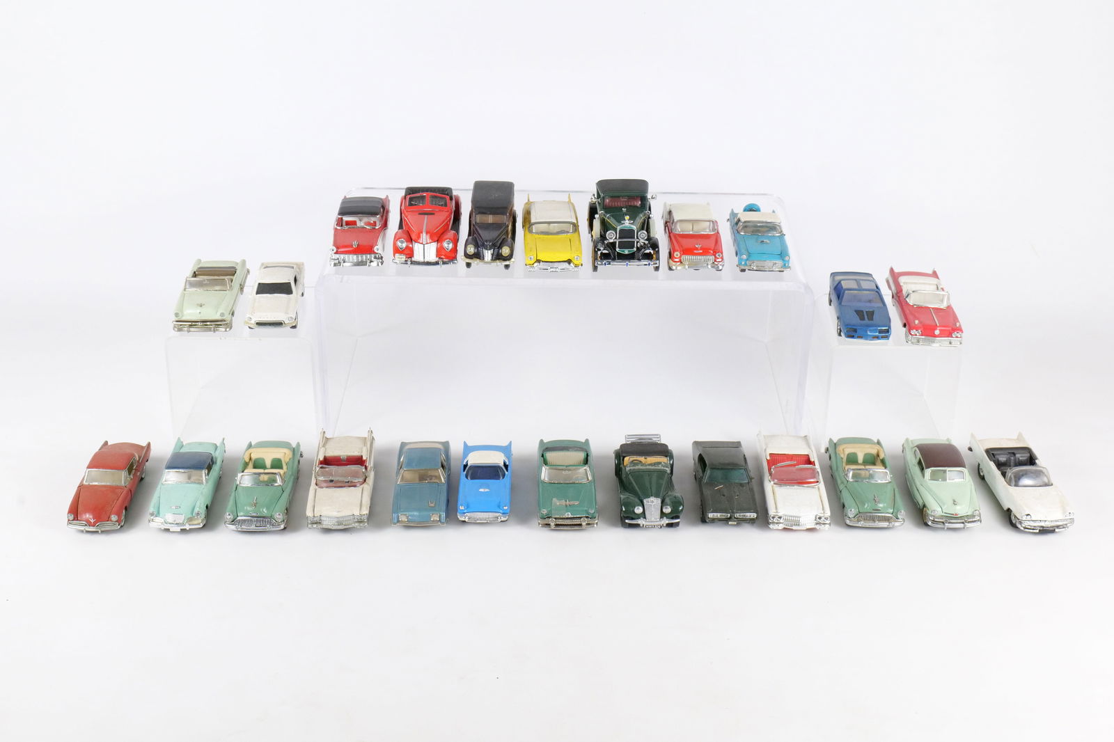 Lot of Mixed Brands Mixed Scale Diecast (1 of 17)