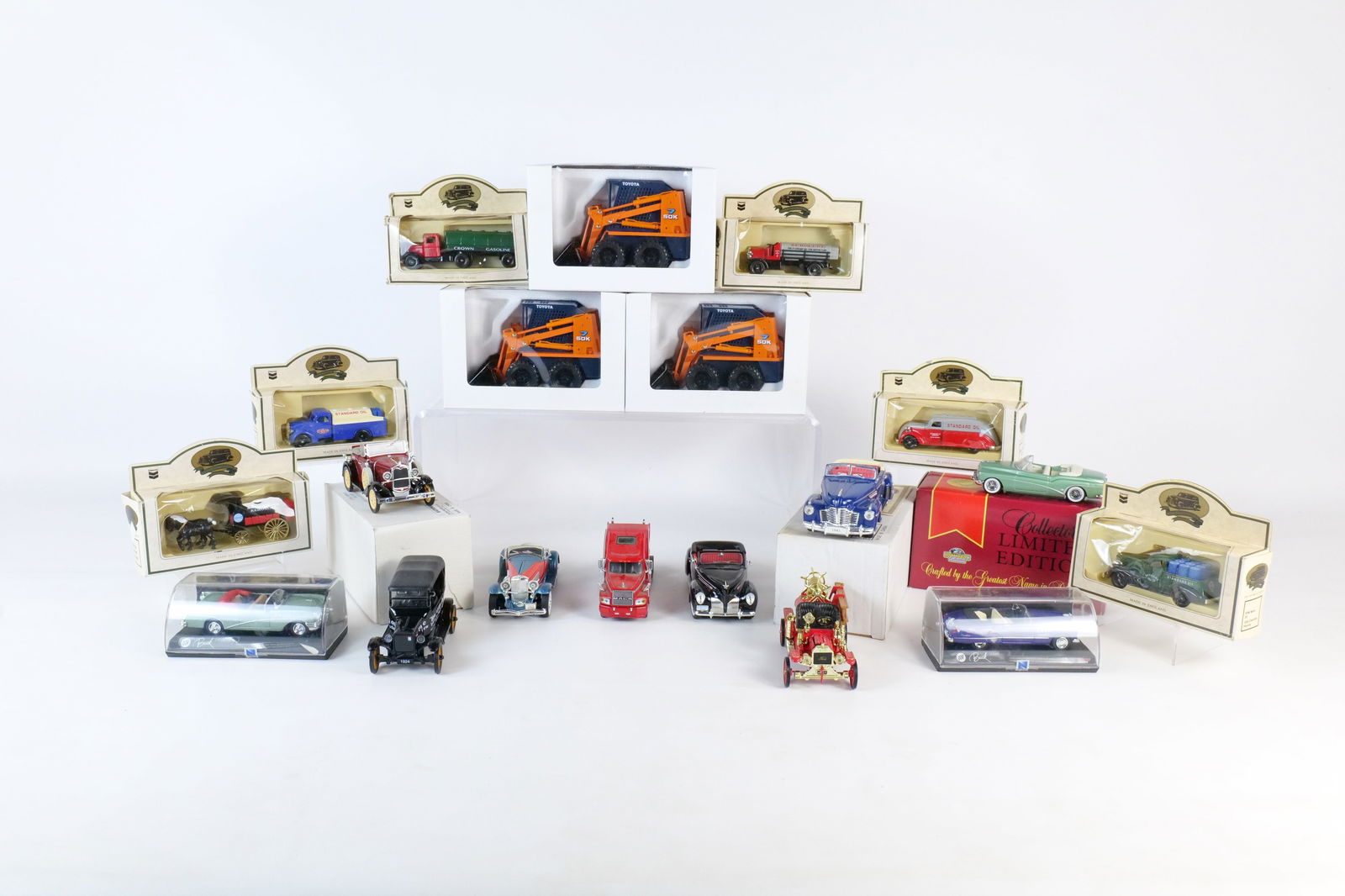 Lot of Mixed Scale and Mixed Brand Cars and Construction Vehicles (1 of 16)