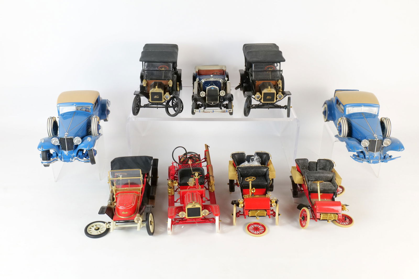 Lot of Franklin and Danbury Mint 1:18 Scale or Larger Cars: Lot of Franklin and Danbury Mint 1:18 Scale or Larger Cars. Including 1903 Ford Model A, 1916 Ford Model T, 1913 Ford Model T, and More. Full Disclosure - Most Cars in this sale are AS-IS unless speci