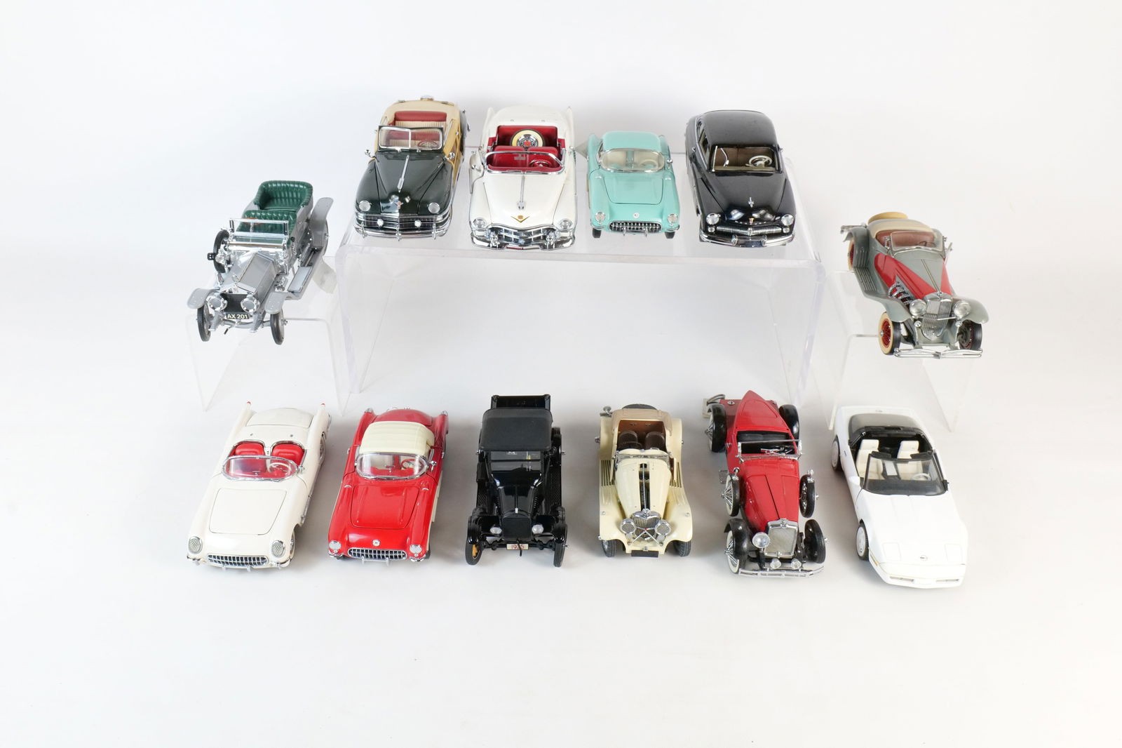 Lot of 12 Assorted 1:24 Scale Diecast Cars (1 of 17)