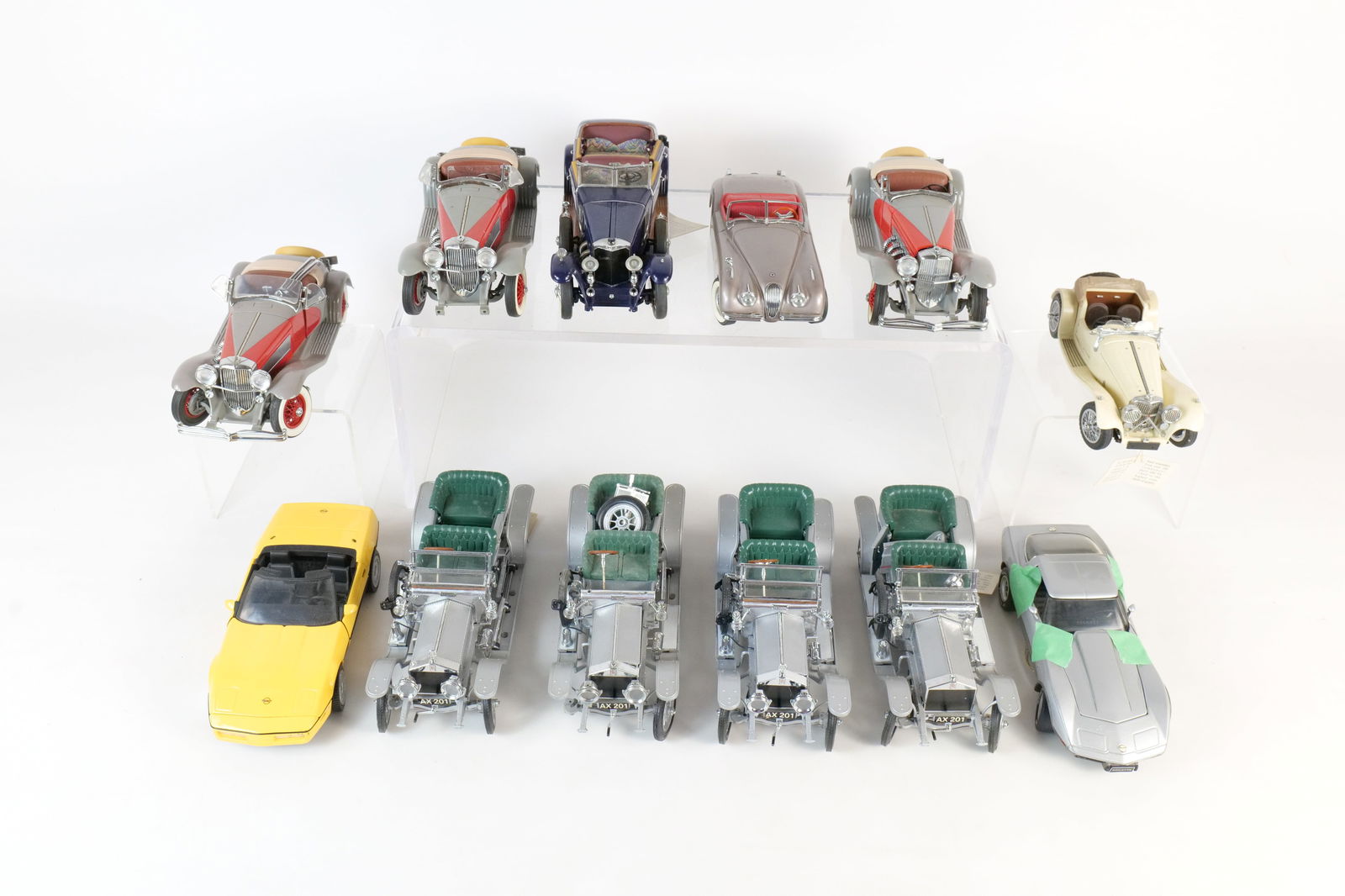 Lot of 12 Assorted 1:24 Scale Diecast Cars (1 of 17)