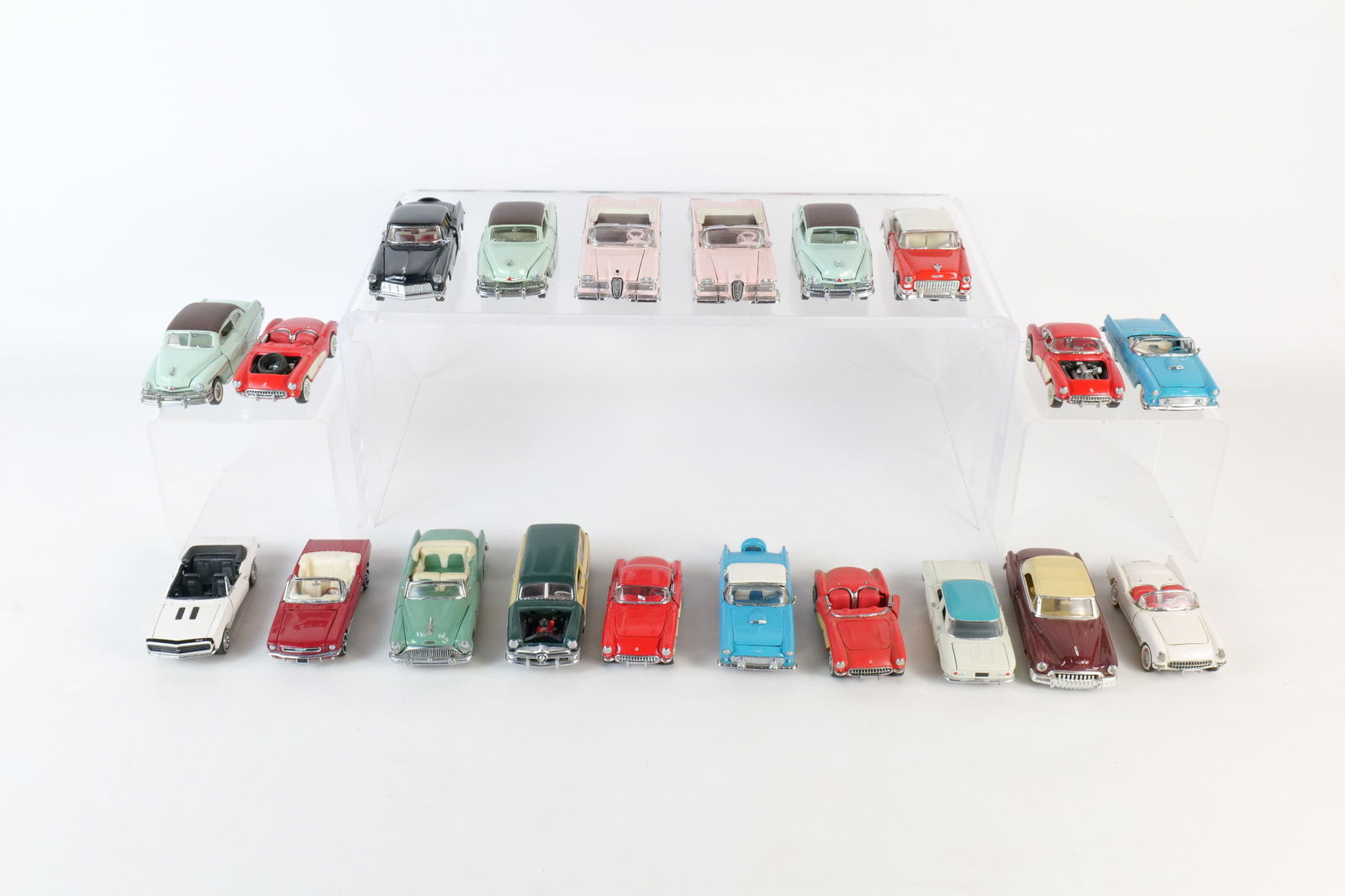 Lot of 20 Franklin Mint 1:43 Scale Diecast Cars: Lot of 20 Franklin Mint 1:43 Scale Diecast Cars. Including 1956 Ford Thunderbird, 1956 Lincoln Continental Mark II, 1958 Edsel Citation, 1960 Chevy Corvair, and More. Full Disclosure - Most Cars in th