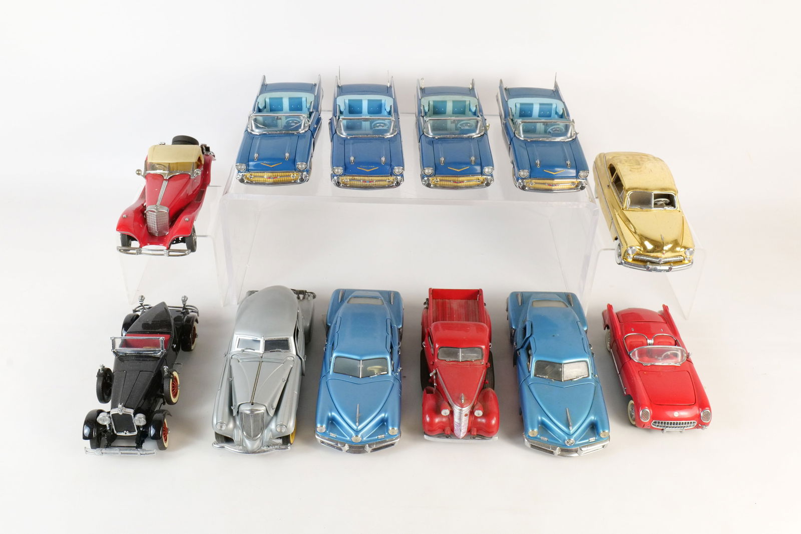 Lot of 12 Assorted 1:24 Scale Diecast Cars (1 of 17)
