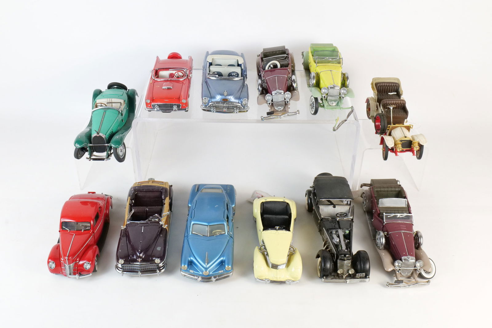 Lot of 12 Assorted 1:24 Scale Diecast Cars (1 of 17)