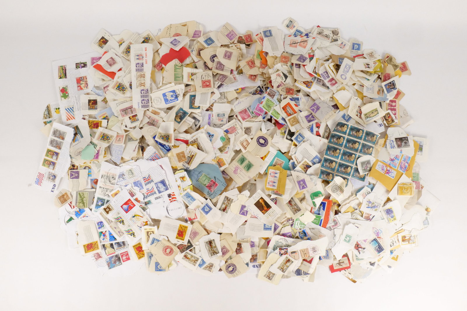 US and World 1973-2021 Mixed Philatelic Lot: A lot of used postage stamps primarily from the US with international issues including Denmark and Europa releases. Denominations present include 1-cent through 34-cent issues. Design types include po