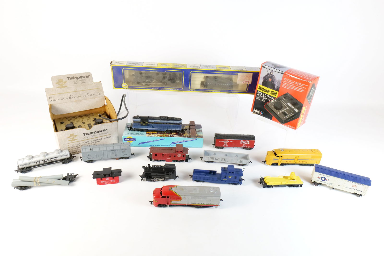 Lot of HO Scale Trains (1 of 20)