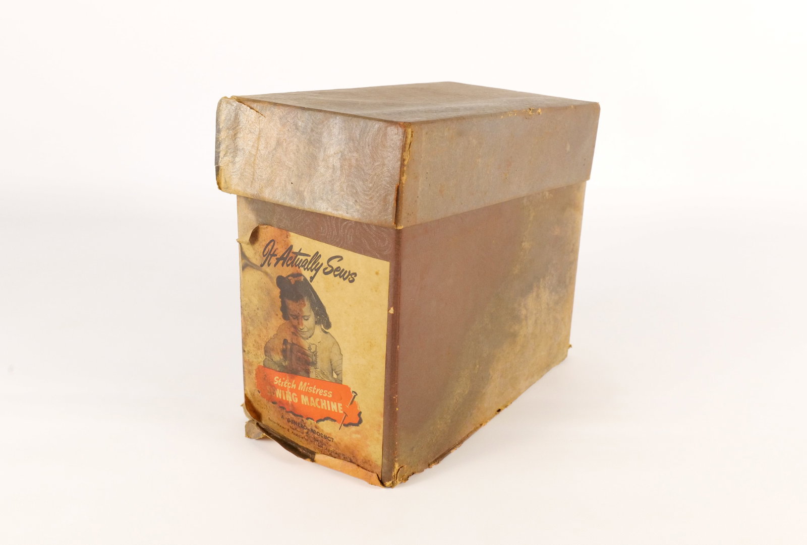 Vintage Stitch Mistress Sewing Machine: Vintage Stitch Mistress Sewing Machine. Comes with Case. All invoices must be paid within 24 hours of the sale. We offer multiple shipping options, please read the shipping terms to understand your op