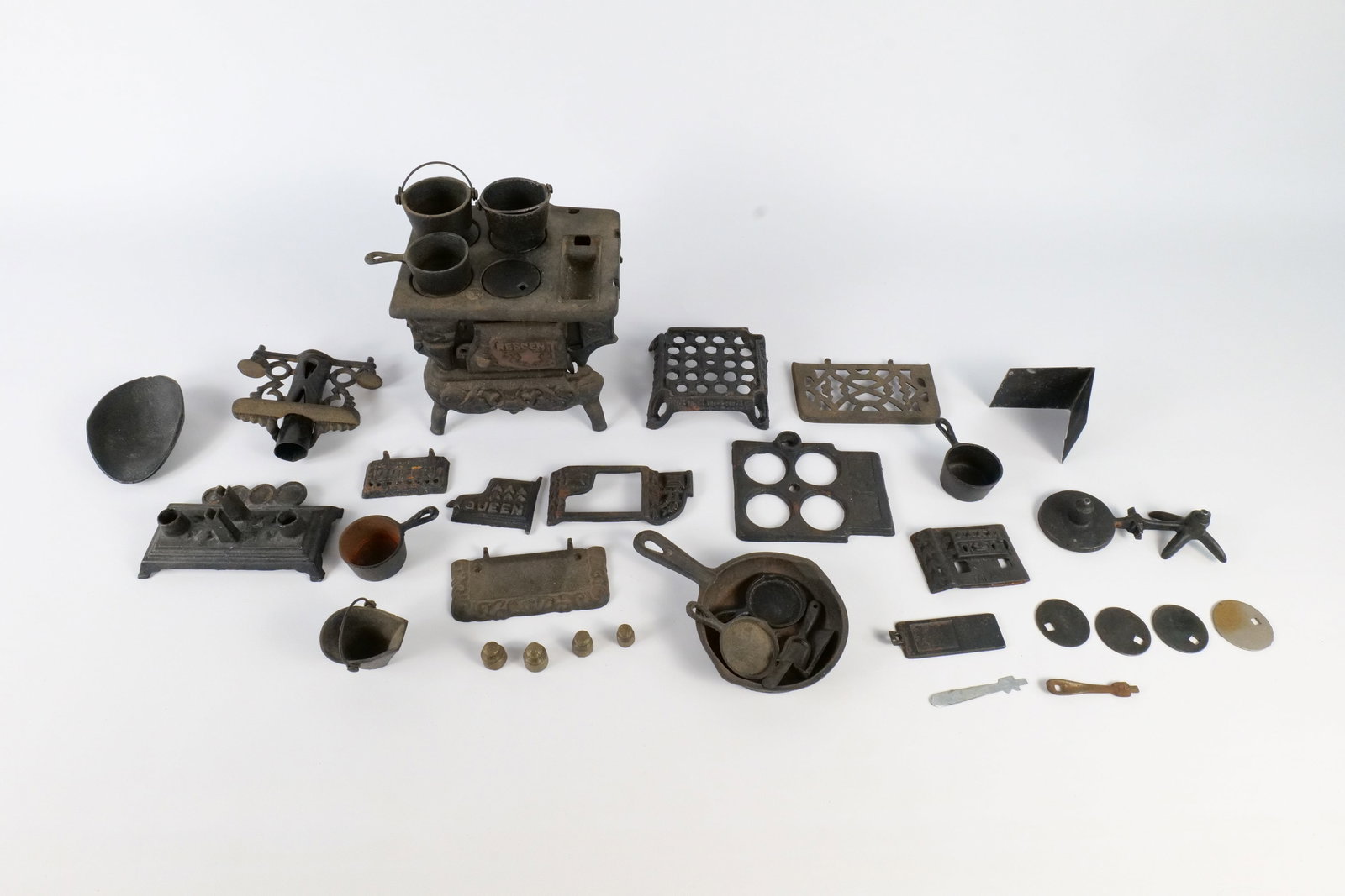 Crescent Cast Iron Stove (1 of 13)