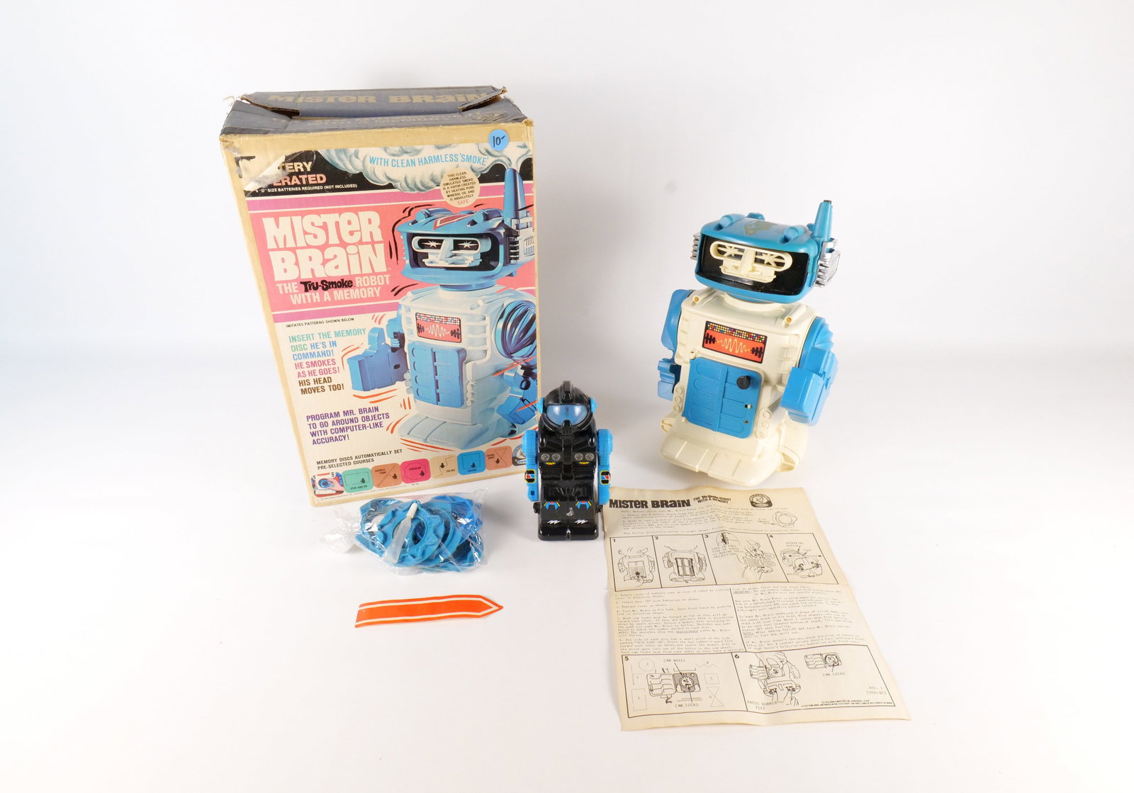 Remco Battery Operated Mr. Brain Tru-Smoke Robot: Remco Battery Operated Mr. Brain Tru-Smoke Robot. Comes in original box. Comes with Instructions, Box, and Discs. All invoices must be paid within 24 hours of the sale. We offer multiple shipping opti