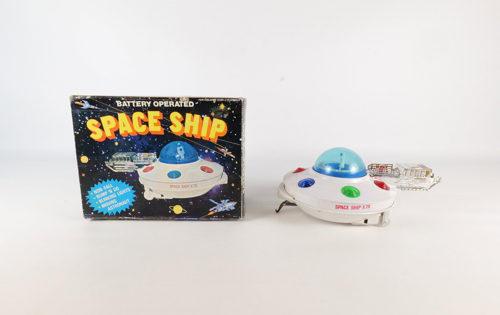 Vintage Soma Battery Operated Space Ship: Vintage Soma Battery Operated Space Ship. Comes with original box. Made in Hong Kong. All invoices must be paid within 24 hours of the sale. We offer multiple shipping options, please read the shippin