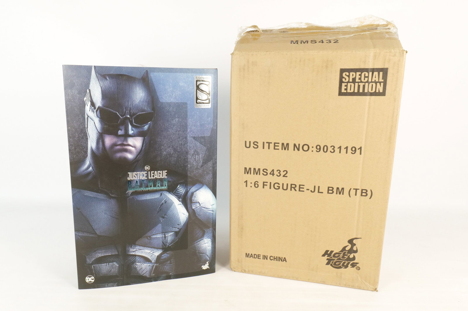 Hot Toys DC Justice League Batman 1/6 Scale Collectible Figure: Hot Toys DC Justice League Batman 1/6 Scale Collectible Figure. MMS 432. Comes in box with Shipper. All invoices must be paid within 24 hours of the sale. We offer multiple shipping options, please re