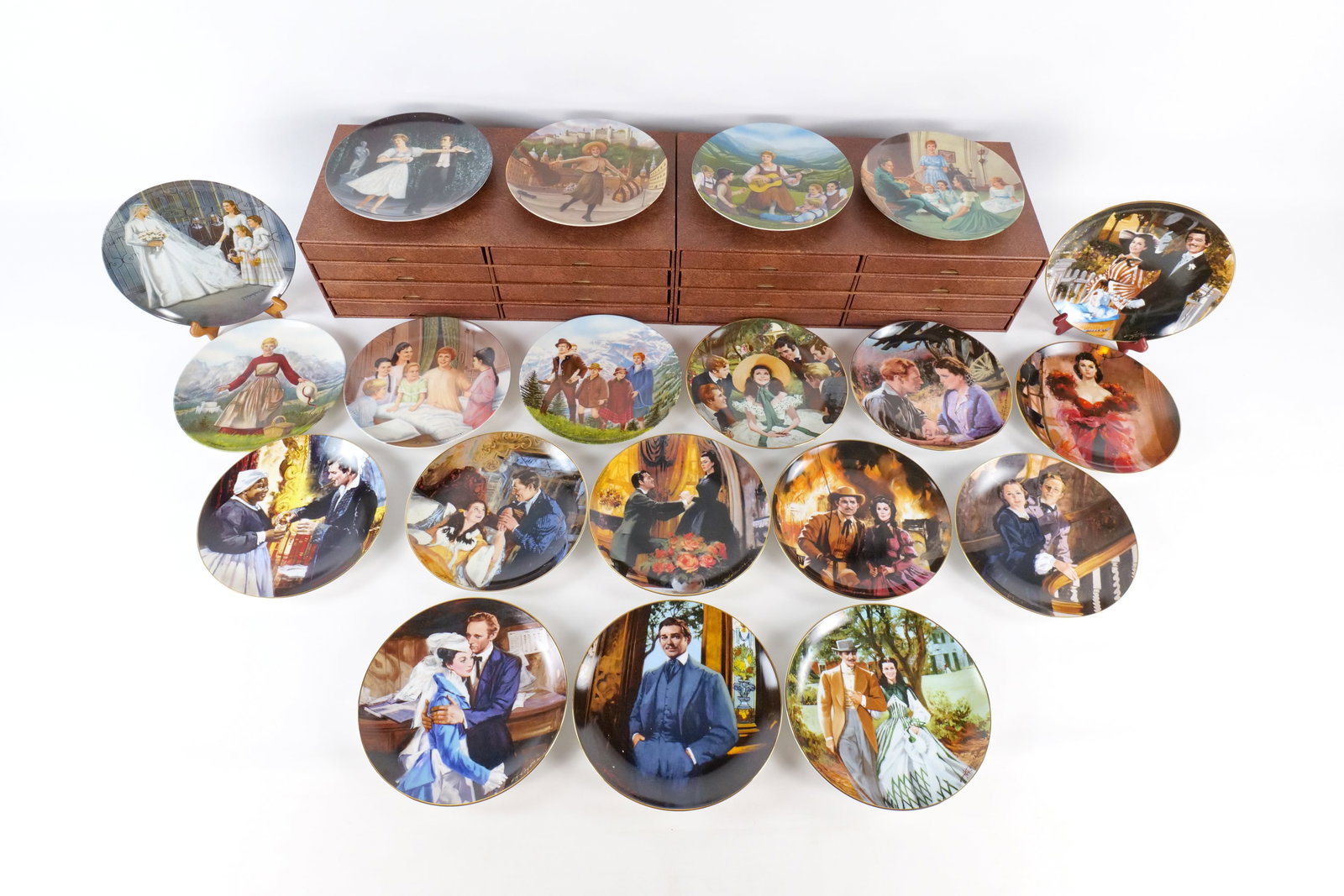 Lot of 20 Collector Plates - Sound of Music and Gone with the Wind (1 of 20)