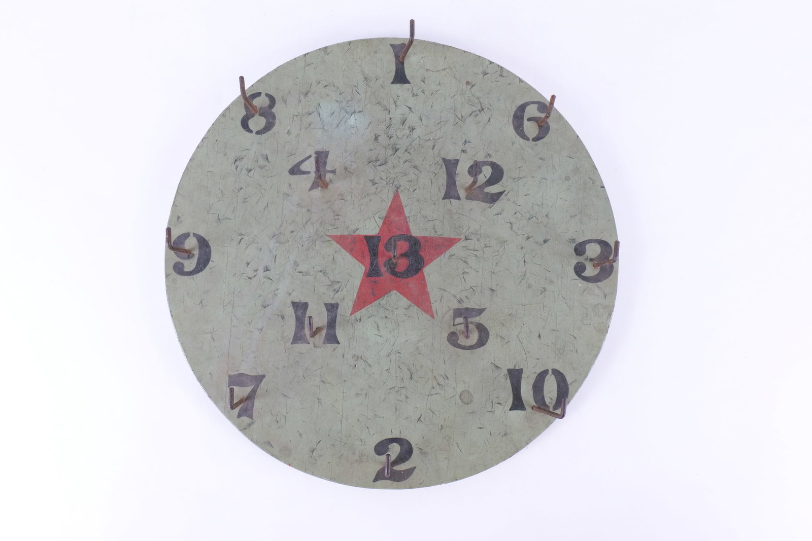 Vintage Folk Art "Irish" Ring Toss Gameboard: Vintage Folk Art "Irish" Ring Toss Gameboard. Hook and Ring Style Numbered 1-13. Number 13 is a star decoration. Measures 18" diameter. All invoices must be paid within 24 hours of the sale. We offer 