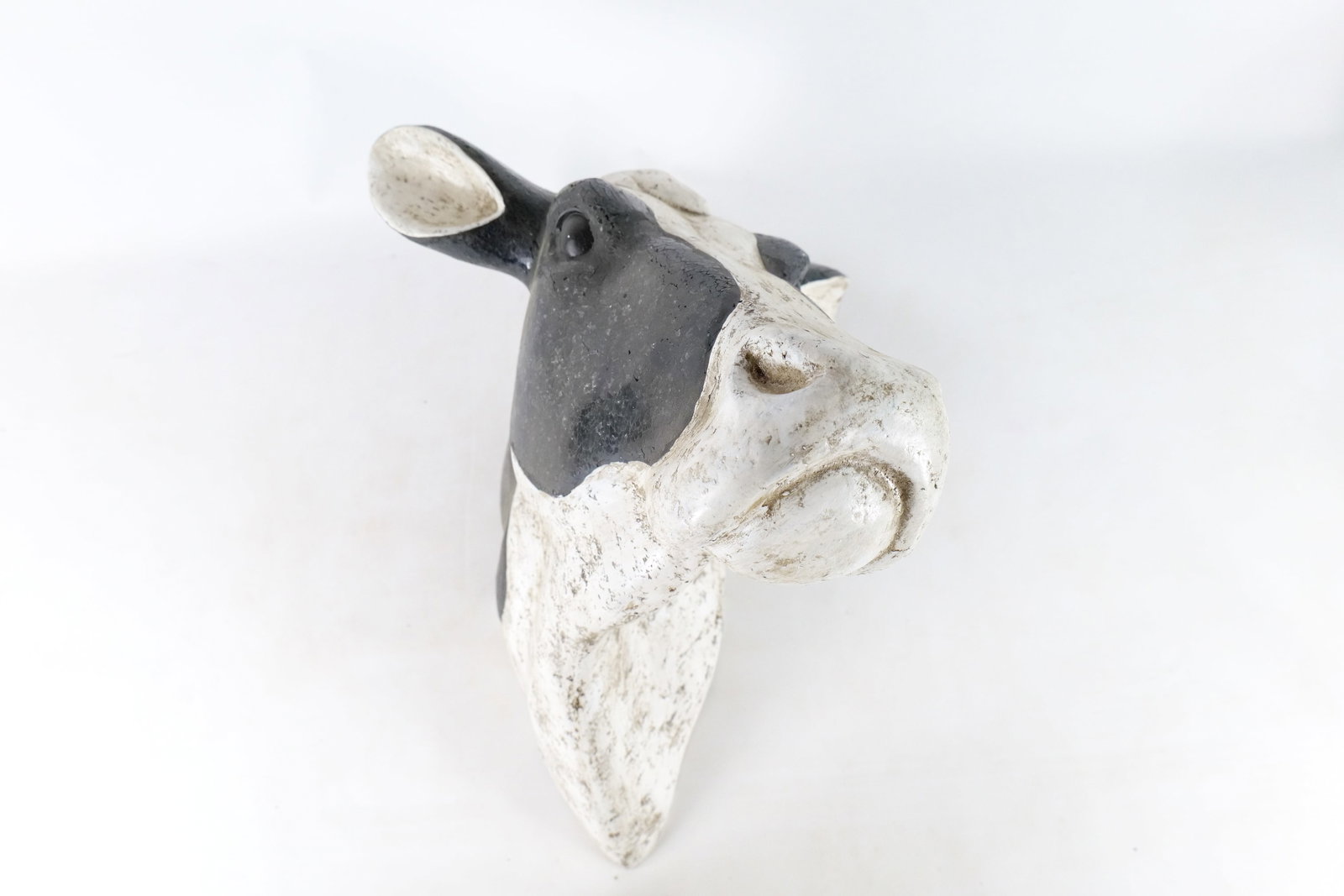 3D Holstein Cow Head Wall Decor: 3D Holstein Cow Head Wall Decor - Large Dairy Cow Sculpture. Features Distressed Crackle Finish. Measures 20" tall x 16.5" wide x 17.5" deep, All invoices must be paid within 24 hours of the sale. We