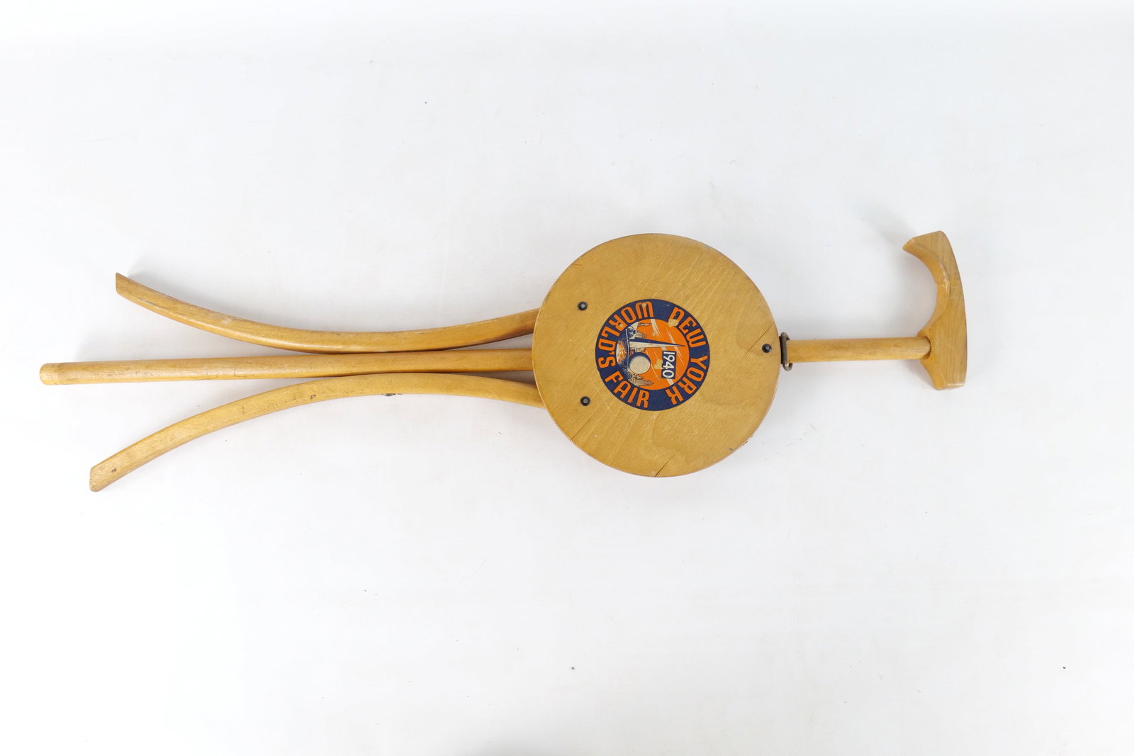 Vintage 1939/40 New York World's Fair "Kan-O-Seat" Folding Cane Stool (1 of 9)