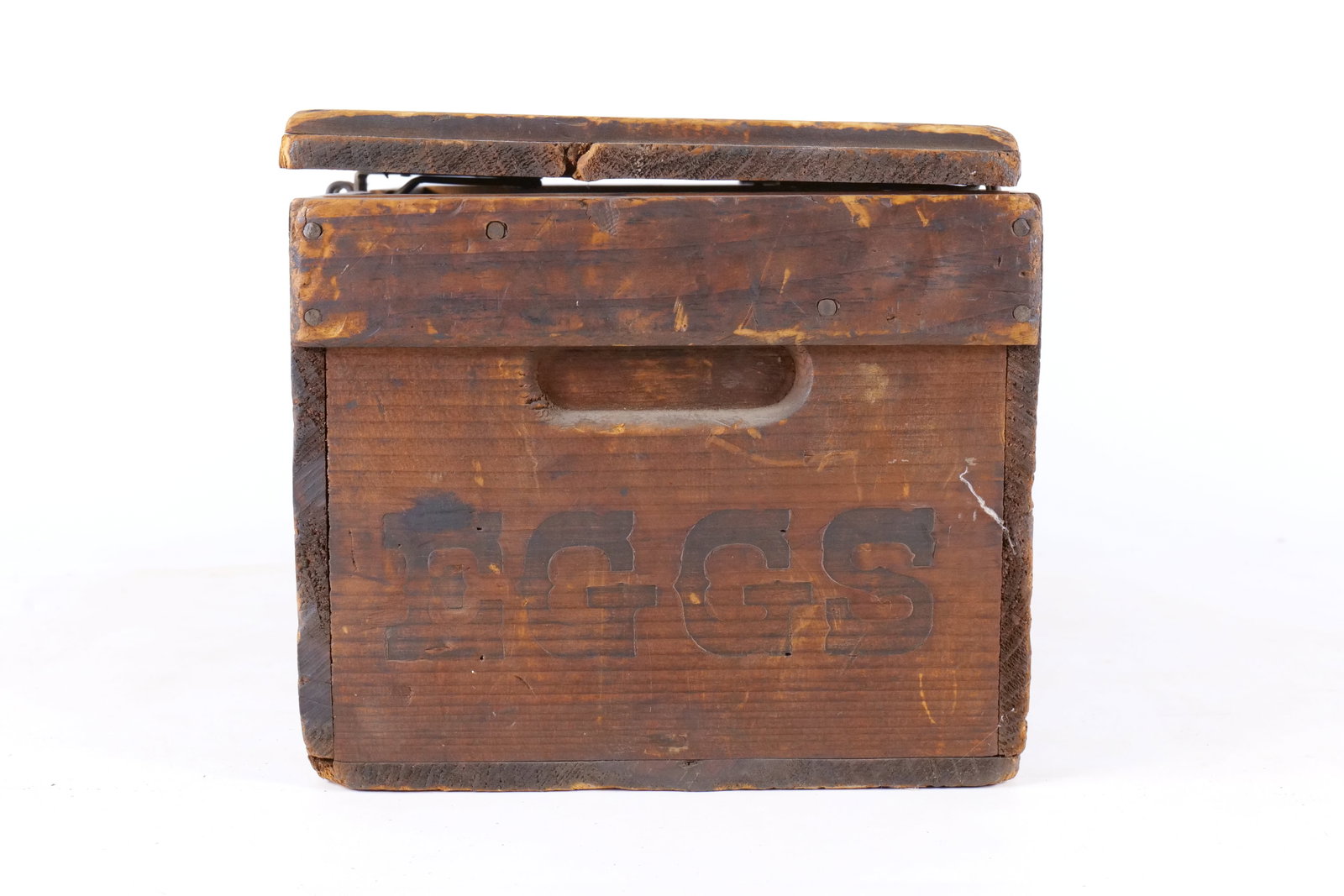Vintage Surety Cushion Wooden Egg Case: Vintage Surety Cushion Wooden Egg Case. Circa 1920's-1940's. Features Bold Dark Stenciling on the lid and side panels. Original Metal Hinges. Excellent Primitive Condition with Rich Aged Patina. Authe