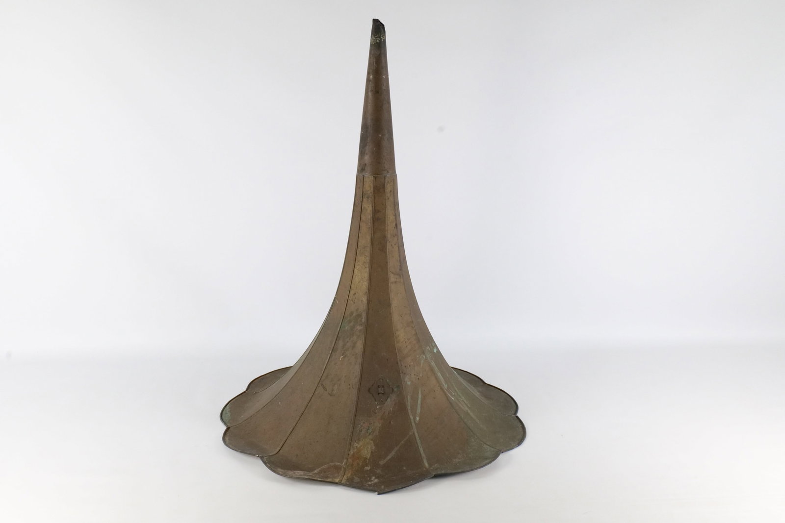Antique Scalloped Flower Phonograph Horn: Antique Scalloped Flower Phonograph Horn - 10 Panel Brass/Copper Patina. Circa 1905-1915. Unrestored survivor. Has some oxidation and light surface wear. Some slight separation at the seams. Throat is