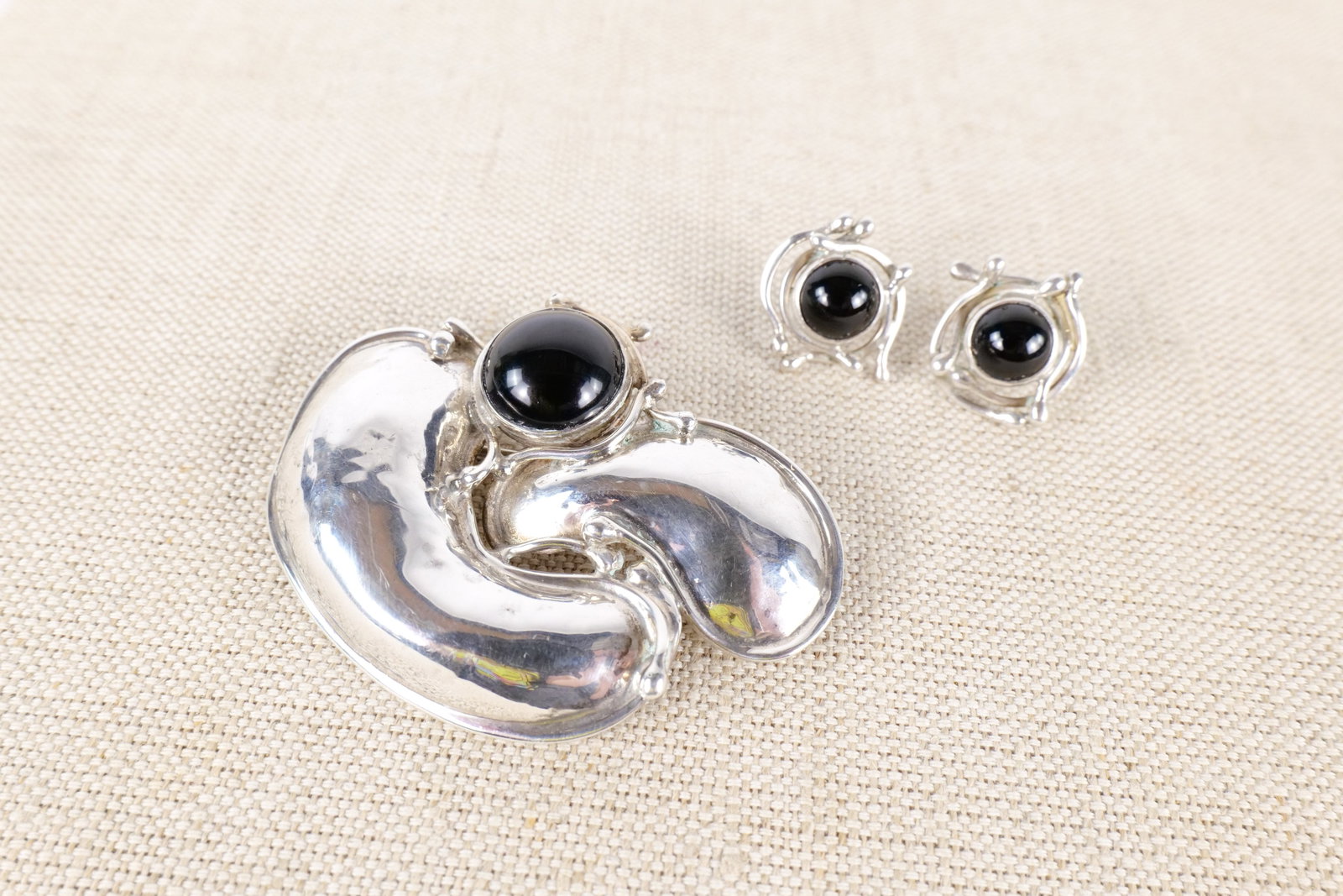 Mid-Century Modernist Sterling Silver & Black Onyx Brooch/Earring Set: Vintage Mid-Century Artesian Modernist Sterling Silver & Black Onyx Brooch/Earring Set - Artist Signed on back and Marked Sterling. Earrings missing back. Pin measures 2.5" All invoices must be paid w