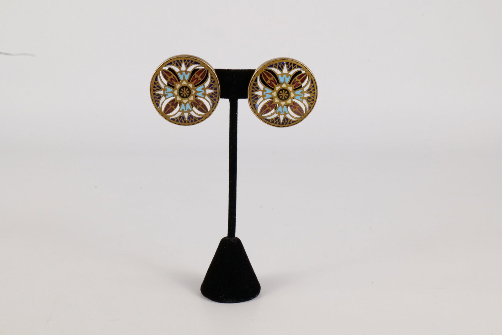 Vintage Sterling Silver and Gold Gilt Champleve Enamel Clip Earrings: Vintage Sterling Silver and Gold Gilt Champleve Enamel Clip Earrings. Measures 1 5/16" across. All invoices must be paid within 24 hours of the sale. We offer multiple shipping options, please read th