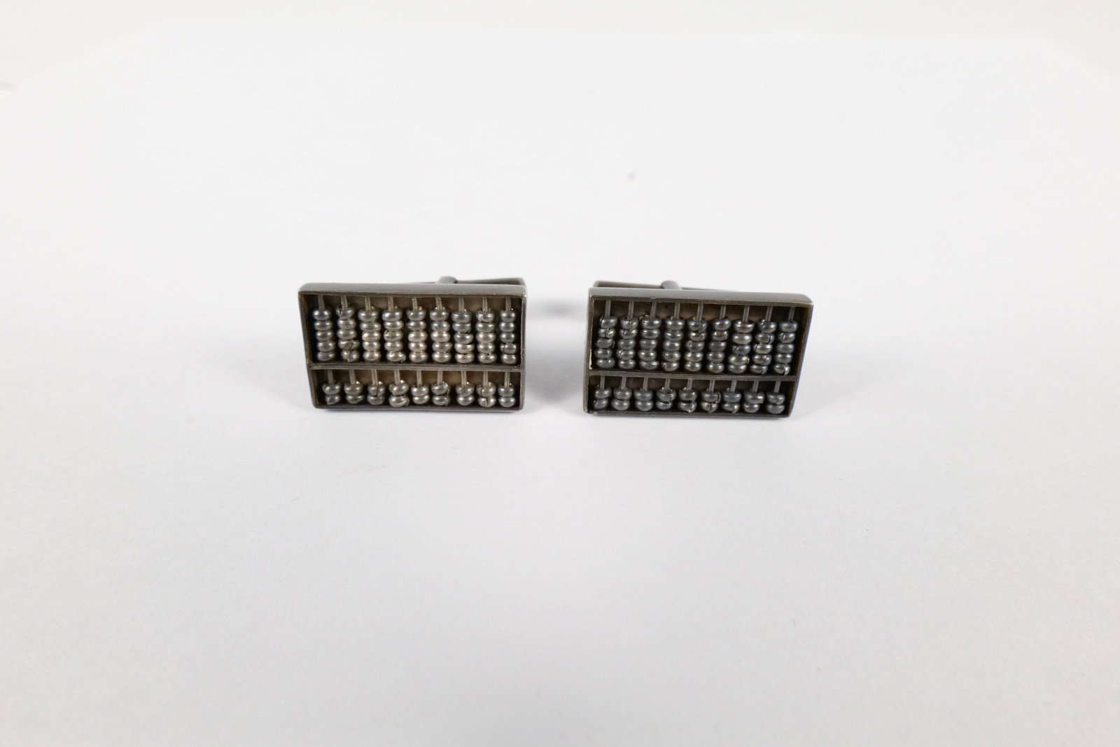 Vintage Richard Ko Silver Working Abacus Cufflinks: Vintage Richard Ko Silver Working Abacus Cufflinks. Hong Kong. Slightly crooked post. Measures 7/8". All invoices must be paid within 24 hours of the sale. We offer multiple shipping options, please r