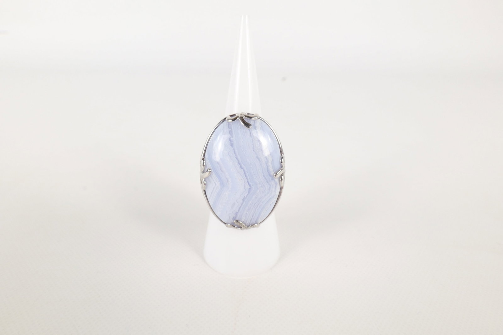 HN Hen Ngai Sterling Silver Blue Lace Agate Ring: HN Hen Ngai Sterling Silver Blue Lace Agate Ring. Size 6. All invoices must be paid within 24 hours of the sale. We offer multiple shipping options, please read the terms to understand your options. W