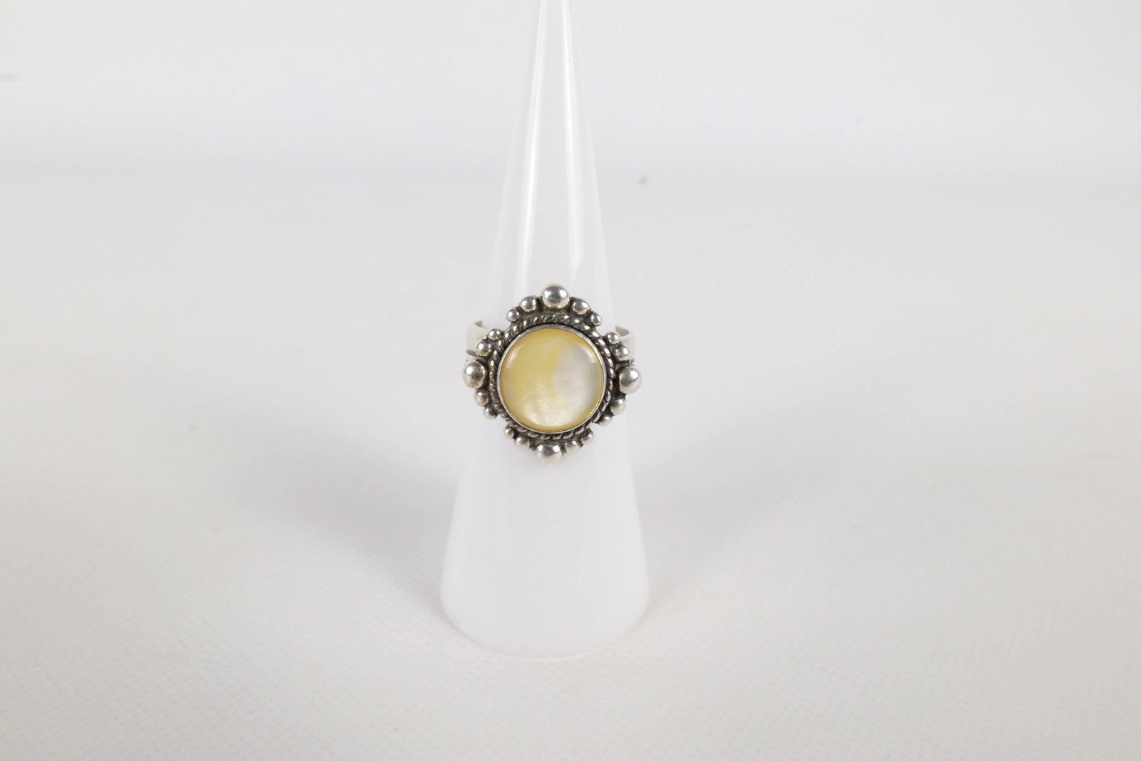 QT Sterling Silver Southwestern Ring: QT Sterling Silver Southwestern Ring with Mother of Pearl. Size 6. All invoices must be paid within 24 hours of the sale. We offer multiple shipping options, please read the terms to understand your o