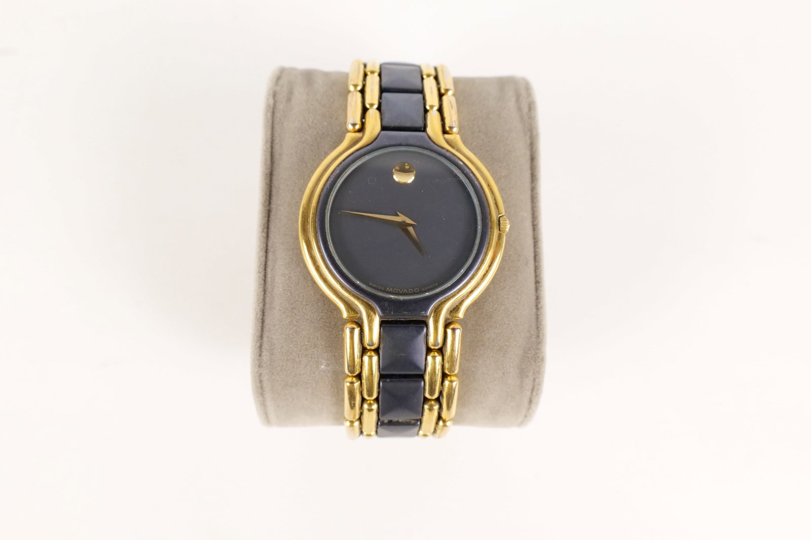 Movado Museum Watch: Movado Museum Watch. No. 88 33 874 V93B 362966. Needs a battery. All invoices must be paid within 24 hours of the sale. We offer multiple shipping options, please read the terms to understand your opt