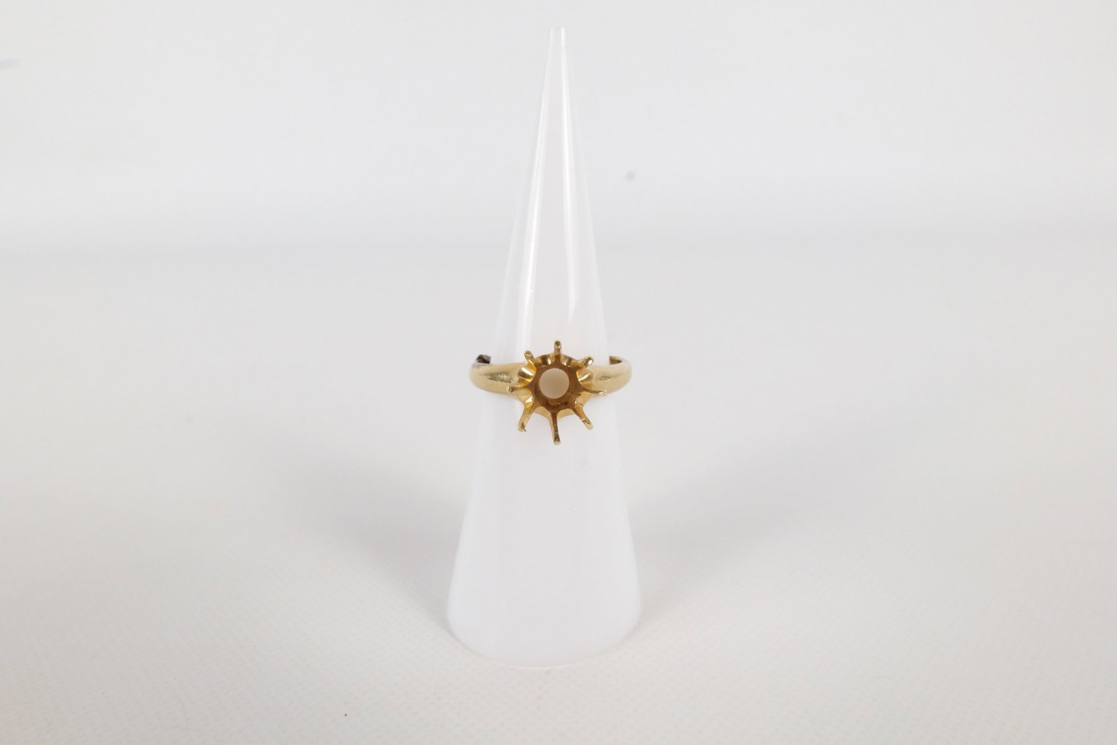 14k Ring Setting: 14k Ring Setting. Weighs 3.8 grams. Size 5.75 with Sizer. All invoices must be paid within 24 hours of the sale. We offer multiple shipping options, please read the terms to understand your options. W