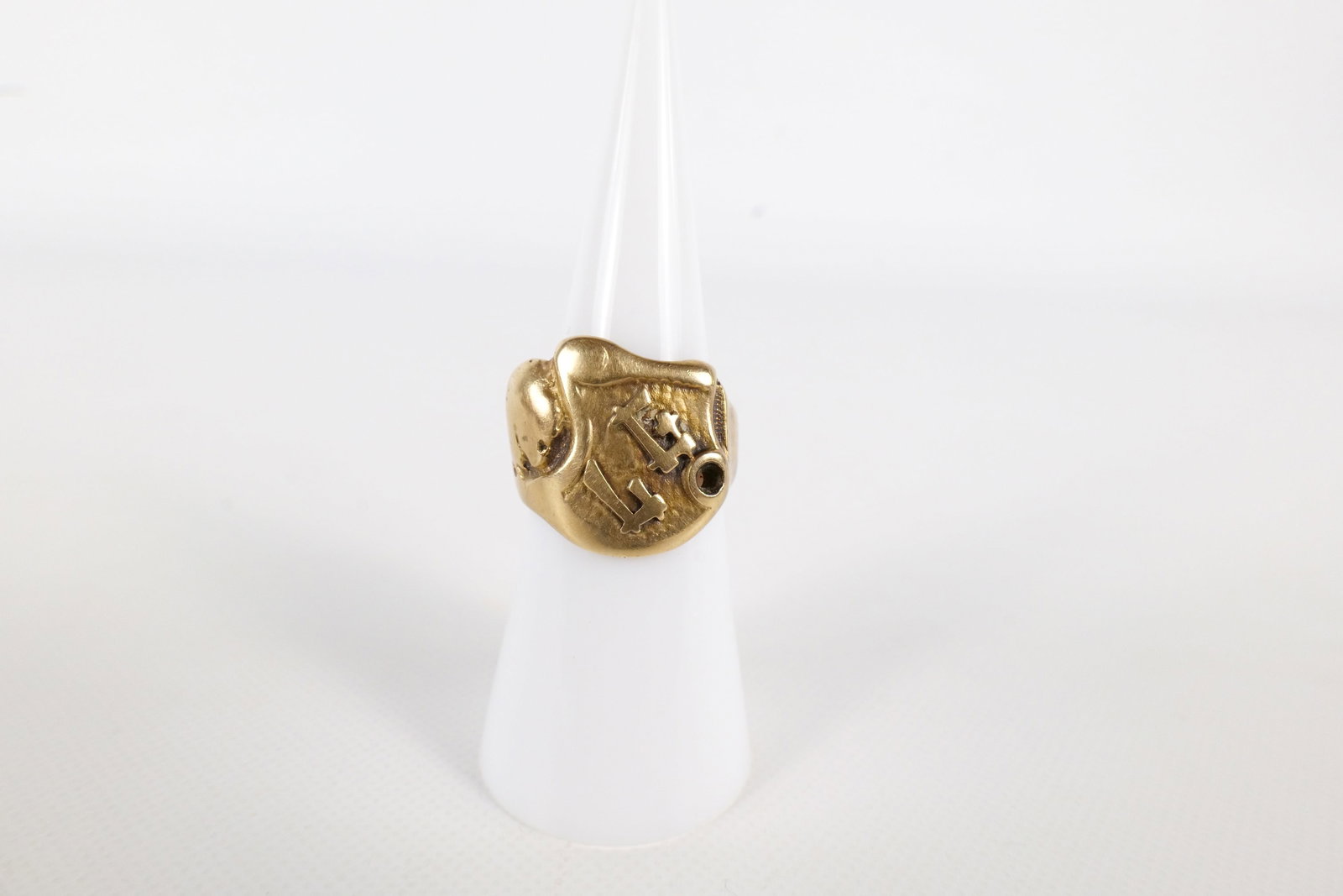 14k Signet Initial Ring: 14k Signet Initial Ring. Marked J&D. Missing a stone. Weighs approx. 9.6 grams. Ring Size 6. All invoices must be paid within 24 hours of the sale. We offer multiple shipping options, please read the 