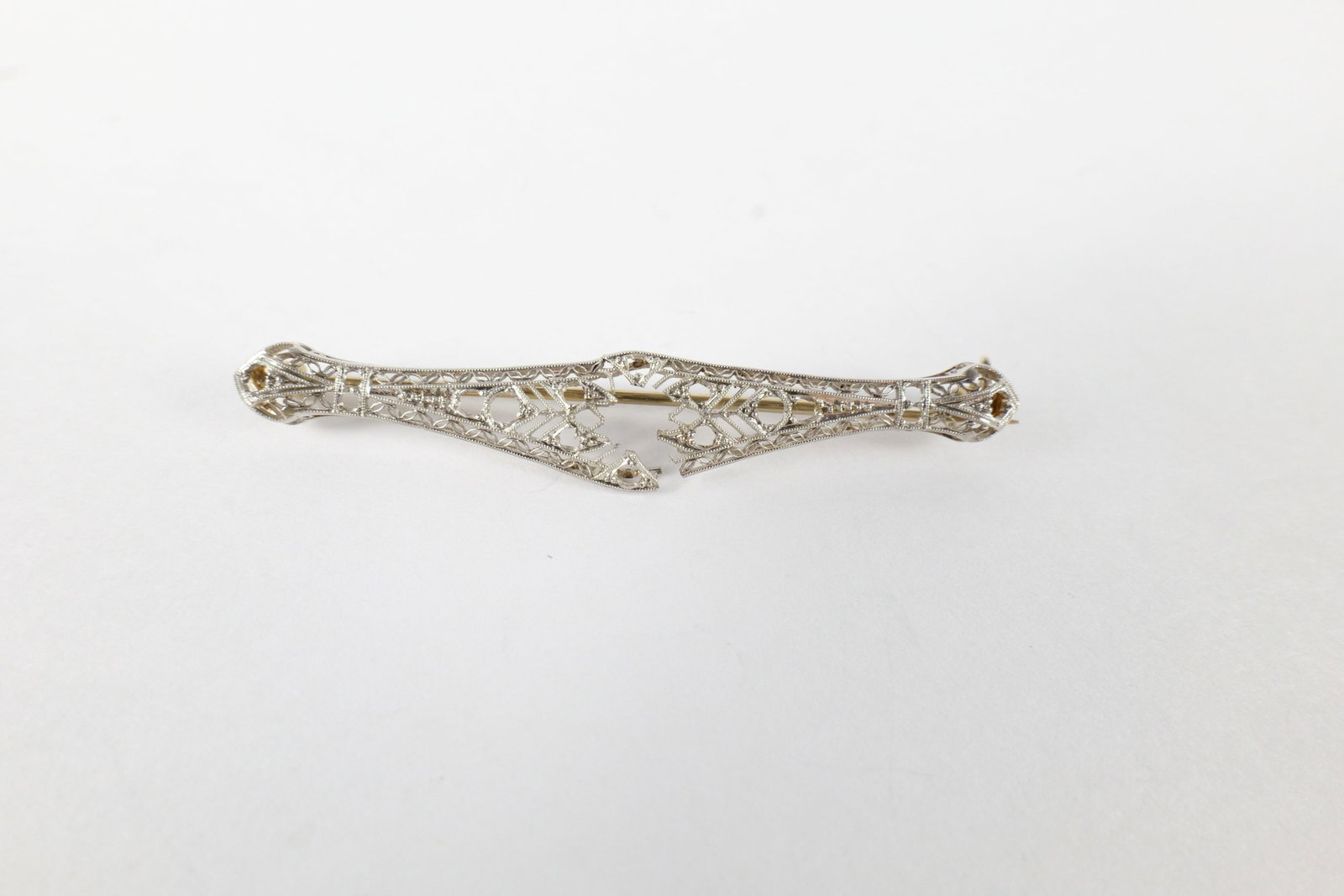 14k Scrap Investment Edwardian Bar Pin: 14k Scrap Investment Edwardian Bar Pin. Weighs 4.5 grams. All invoices must be paid within 24 hours of the sale. We offer multiple shipping options, please read the terms to understand your options.