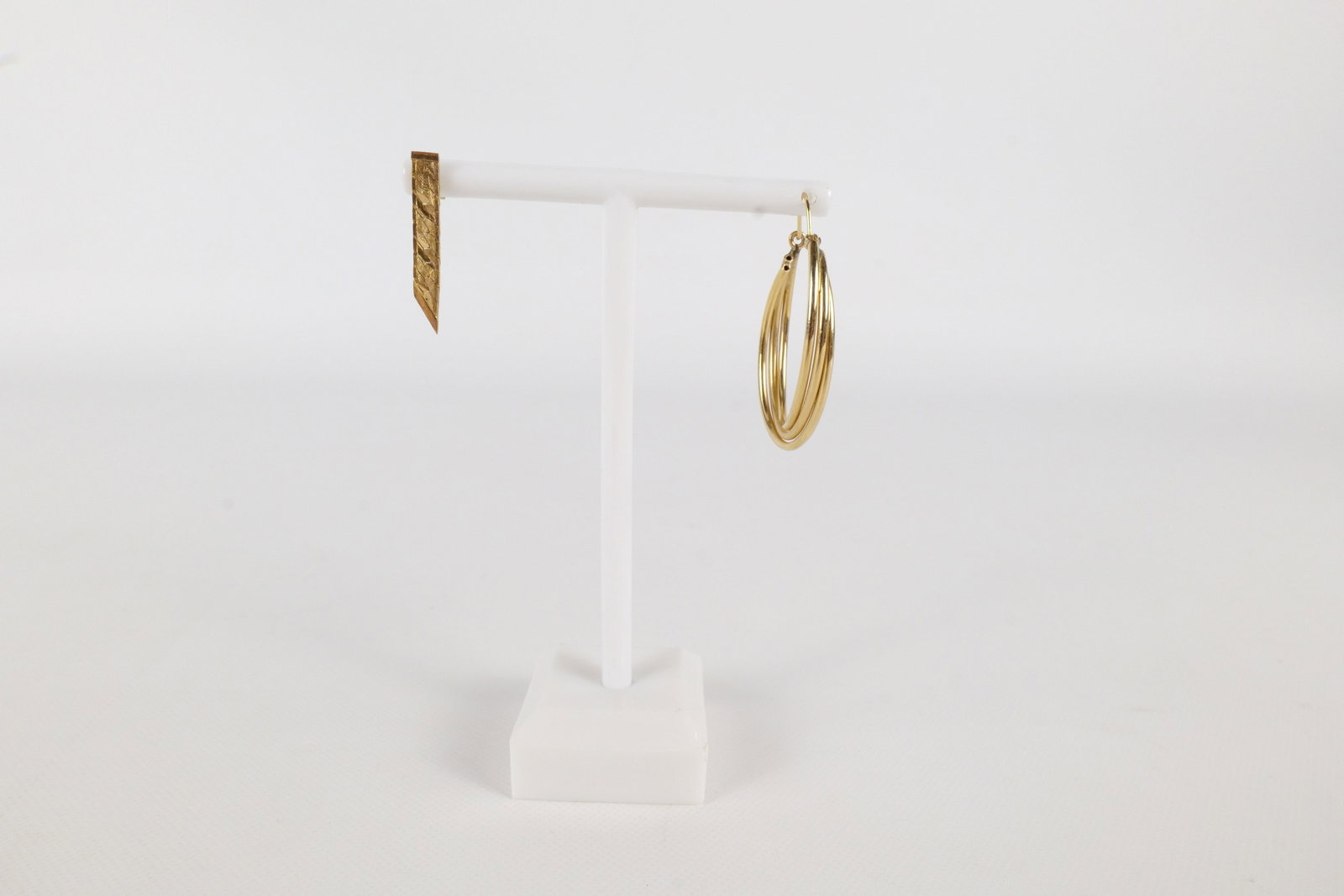 14k Scrap Investment Jewelry: 14k Scrap Investment Jewelry. Weighs 2.8 grams. All invoices must be paid within 24 hours of the sale. We offer multiple shipping options, please read the terms to understand your options. We also off