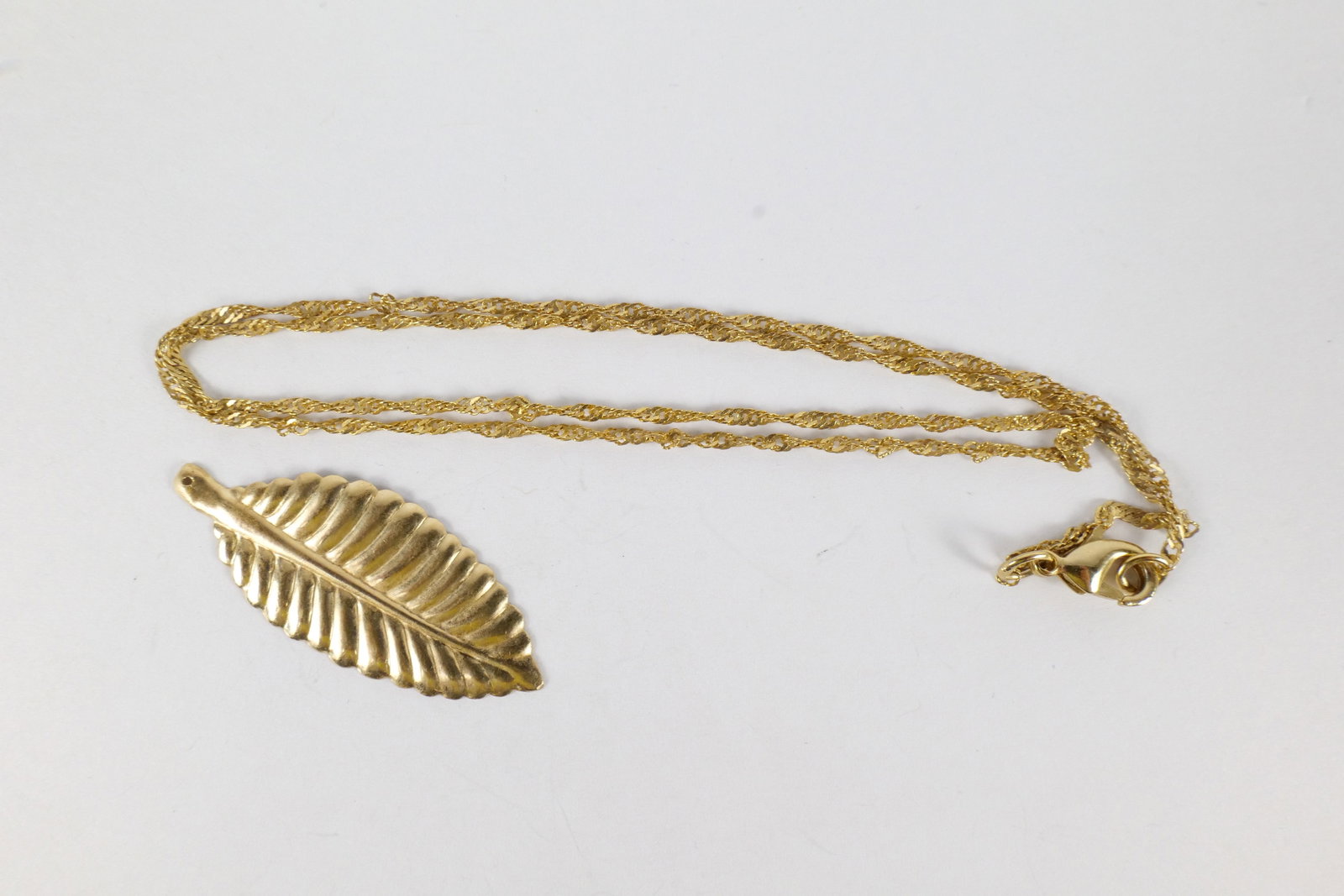 14k Scrap Investment Jewelry: 14k Scrap Investment Jewelry. Weighs 2.6 grams. All invoices must be paid within 24 hours of the sale. We offer multiple shipping options, please read the terms to understand your options. We also off