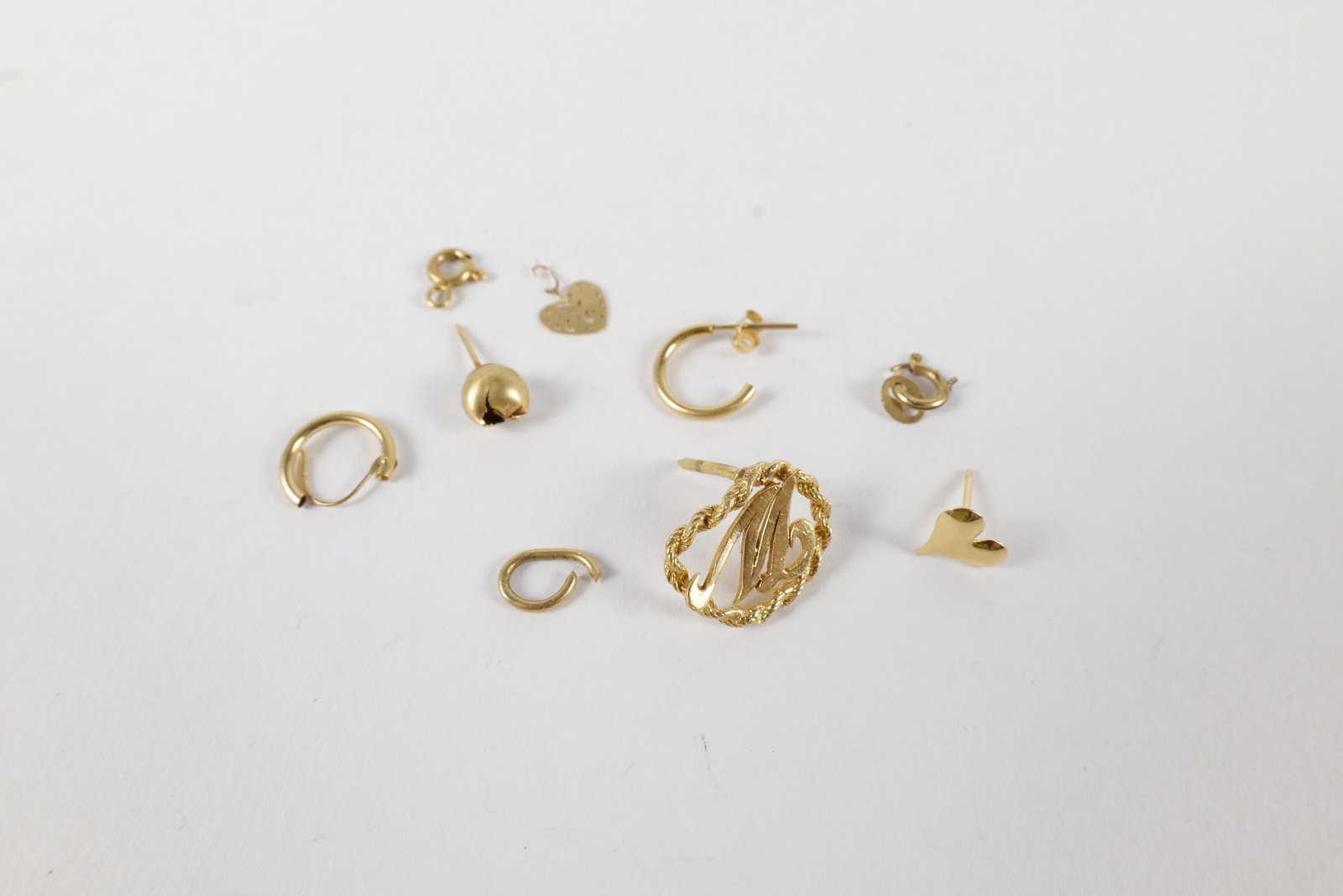 14k Scrap Investment Jewelry: 14k Scrap Investment Jewelry. Weighs 2.2 grams. All invoices must be paid within 24 hours of the sale. We offer multiple shipping options, please read the terms to understand your options. We also off
