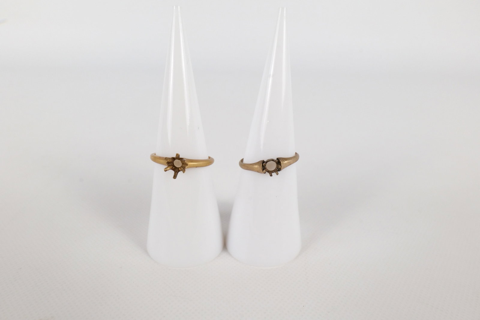 14k Scrap Investment Jewelry: 14k Scrap Investment Jewelry. Weighs 2.7 grams. All invoices must be paid within 24 hours of the sale. We offer multiple shipping options, please read the terms to understand your options. We also off