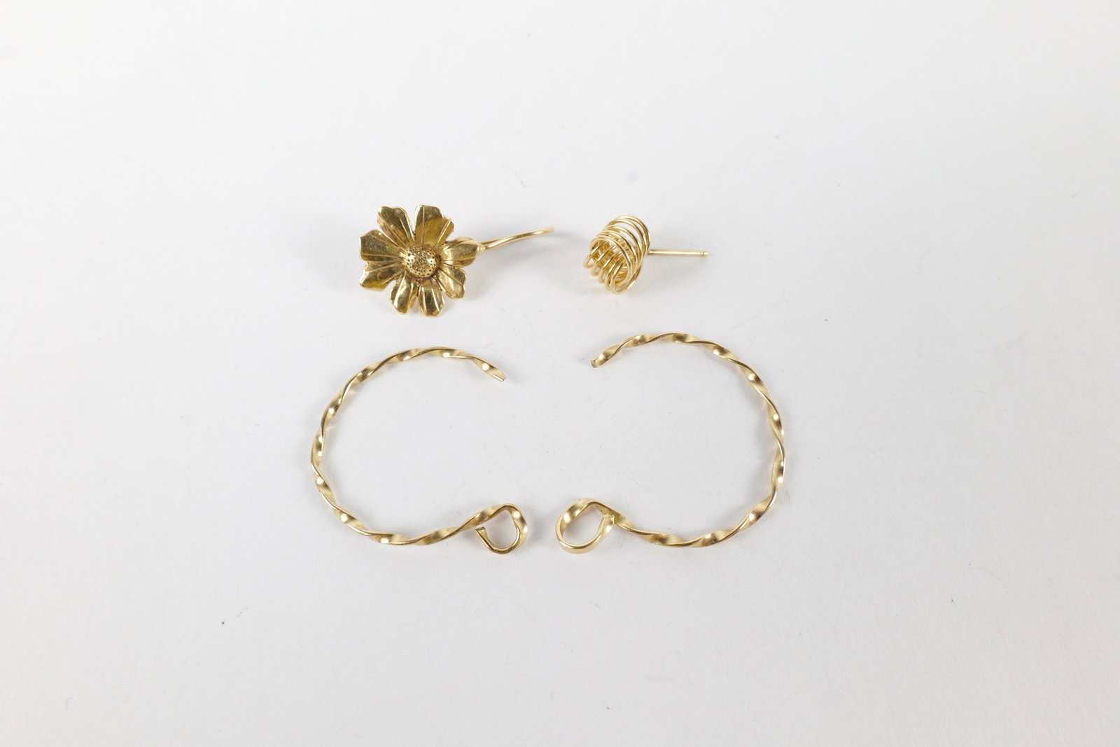 14k Scrap Investment Jewelry: 14k Scrap Investment Jewelry. Weighs 2.7 grams. All invoices must be paid within 24 hours of the sale. We offer multiple shipping options, please read the terms to understand your options. We also off