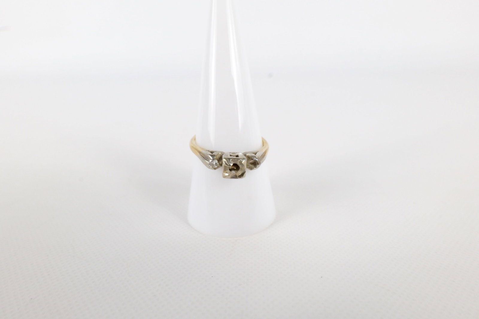 14k Scrap Investment Jewelry: 14k Scrap Investment Jewelry. Weighs 2.7 grams. All invoices must be paid within 24 hours of the sale. We offer multiple shipping options, please read the terms to understand your options. We also off