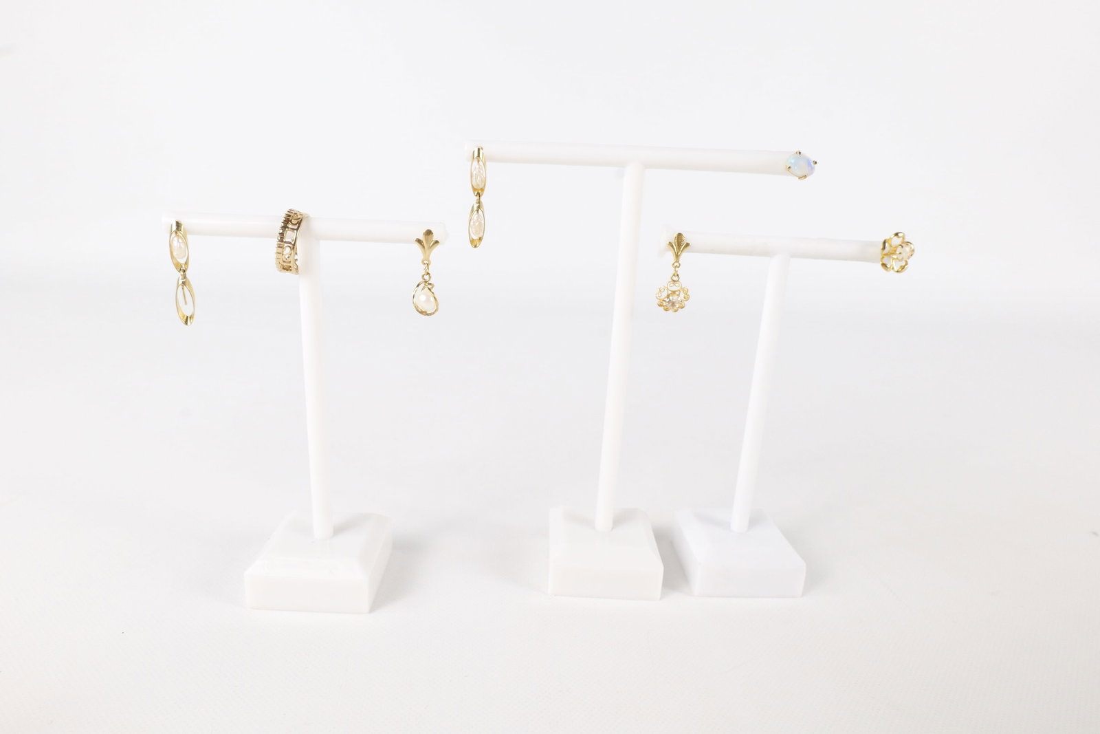14k Scrap Investment Jewelry with Stones: 14k Scrap Investment Pendant with Diamonds and Single Earrings with Peals and Onyx. All invoices must be paid within 24 hours of the sale. We offer multiple shipping options, please read the terms to 