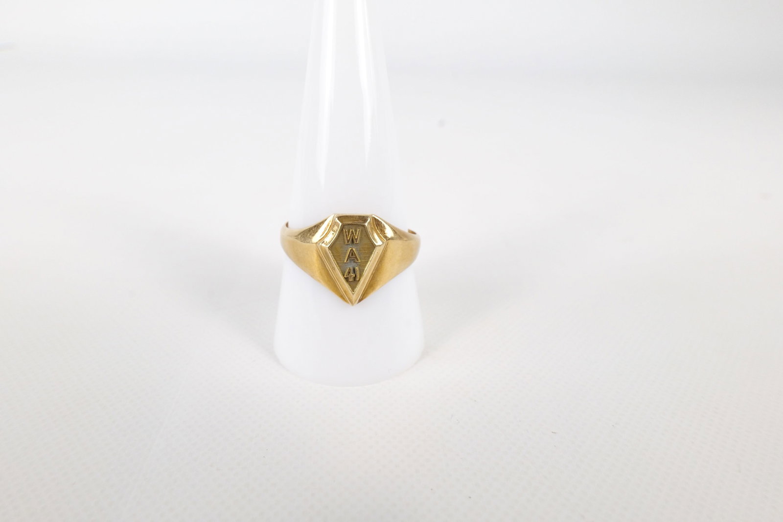 14k School Ring: 14k School Ring. Engraved WA 41. Inscribed GZ. Marked. Size 10. Weighs 4.3 grams. All invoices must be paid within 24 hours of the sale. We offer multiple shipping options, please read the terms to