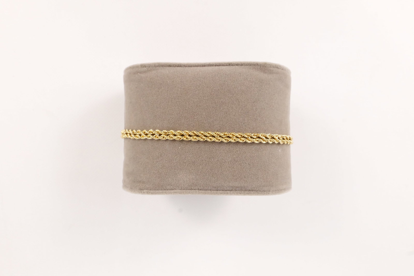 14k Yellow Gold Double Chain Rope Bracelet: 14k Yellow Gold Double Chain Rope Bracelet. Marked. Measures 7.25". Weighs 4 grams. All invoices must be paid within 24 hours of the sale. We offer multiple shipping options, please read the terms to 