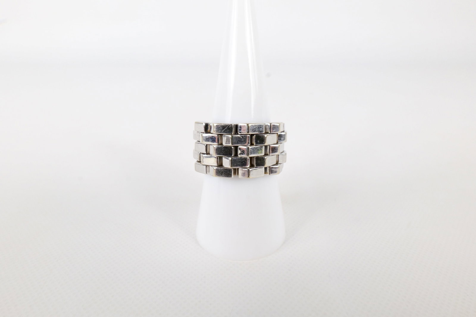 18k White Gold 3-Row Brick Link Statement Band: 18k White Gold 3-Row Brick Link (Panther Link) Statement Band. European Hallmark 750. Size 8. Weighs 15.5 grams. All invoices must be paid within 24 hours of the sale. We offer multiple shipping