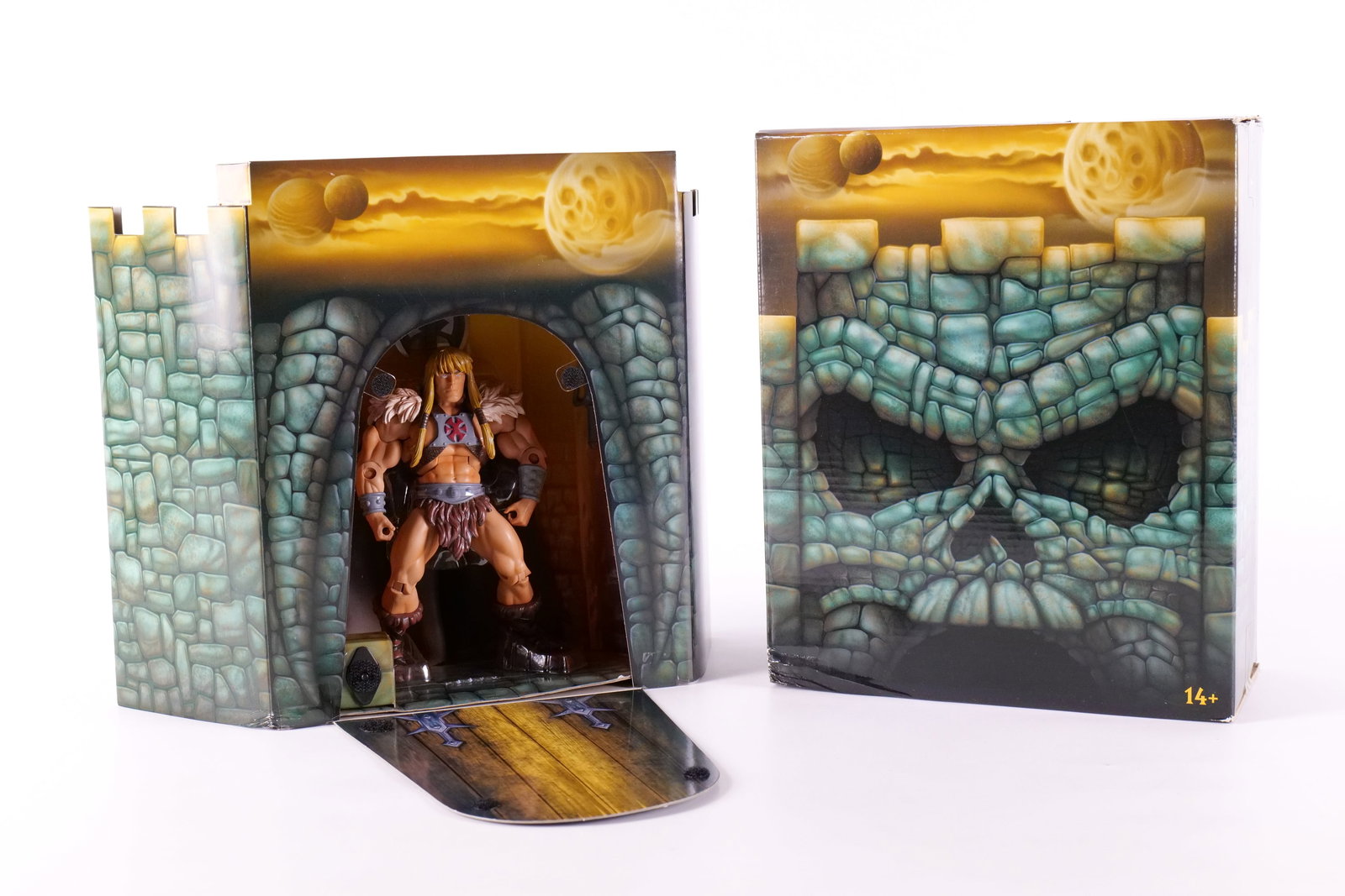Masters of the Universe: King Grayskull SDCC 2008 Exclusive Figure: Masters of the Universe: King Grayskull SDCC 2008 Exclusive Figure. MOTU - Mattel - Matty Collector. Includes original fold out Castle Grayskull box and outer box. New in Box. Sound is not working as 