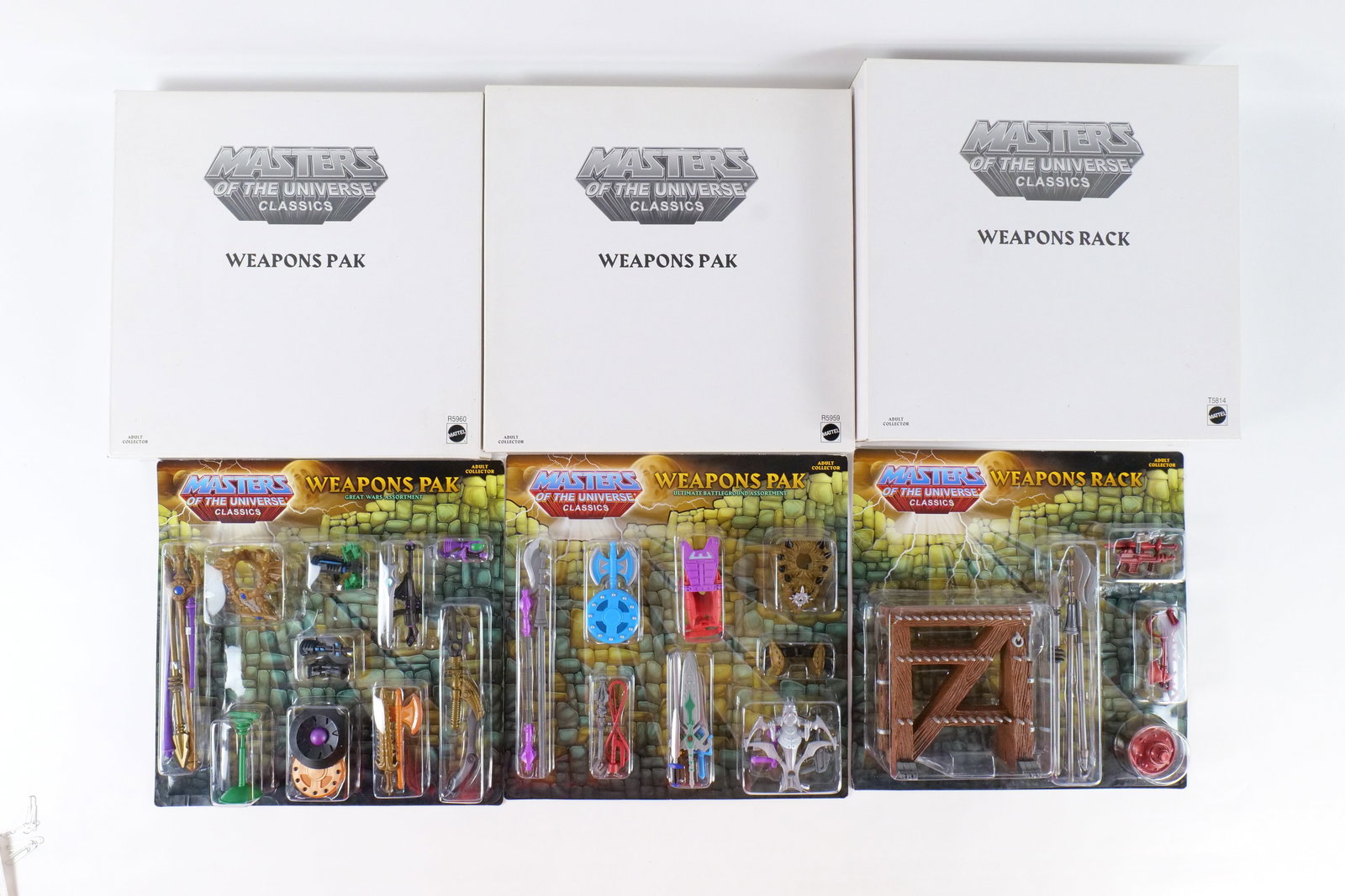 Lot of 3 Masters of the Universe Classics Weapons Accessories (1 of 16)